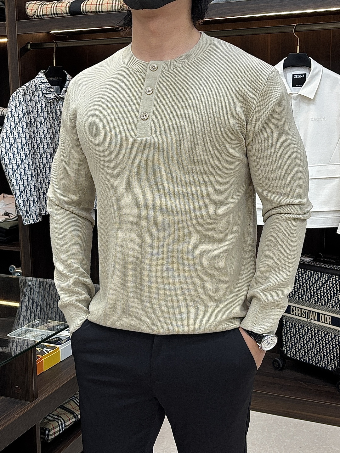 NO:727440,New Year’s Eve!  The main recommendation is the LP 1926 spring new release LP sweater, which makes you feel comfortable and slim when you put it on. It is lazy and casual, and it is particularly attractive when combined with clean and simple colors. It is suitable for daily wear~ We introduce sports items decorated with vibrant prints!  Size S-XL H2026 new model debut,, loro piana,19860909年后！主推 LP 1926春季新款发布LP 针织衫,穿上就是舒适自在又显瘦的存在,慵懒而随性,结合干净简单的色系就特别耐看,适合日常穿着~倾情推出缀饰活力印花的运动单品！ 尺码S-XL H2026新款首发,,loro piana,,Men's clothing