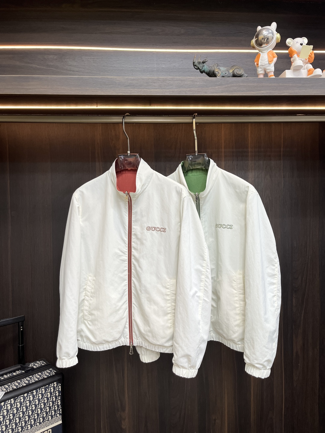 NO:761369,Mainly recommended GUCCI 2026ss spring new release Gucci stand-collar jacket, a popular spring jacket that can be worn on both sides. It makes you feel comfortable and slim when you put it on. It is lazy and casual. It is particularly attractive when combined with clean and simple colors. It is suitable for daily wear~ We introduce sports items decorated with vibrant prints for a fashionable and quality life!  Size M-3XL H2026 new model debut,,gucci,gucci,jackets & coats,jackets & coats,19860909主推 GUCCI 2026ss春季新款发布古驰立领夹克外套,双面穿春季爆款外套,穿上就是舒适自在又显瘦的存在,慵懒而随性,结合干净简单的色系就特别耐看,适合日常穿着~倾情推出缀饰活力印花的运动单品,时尚品质生活！ 尺码M-3XL H2026新款首发,,gucci,gucci,jackets & coats,jackets & coats,,Men's clothing