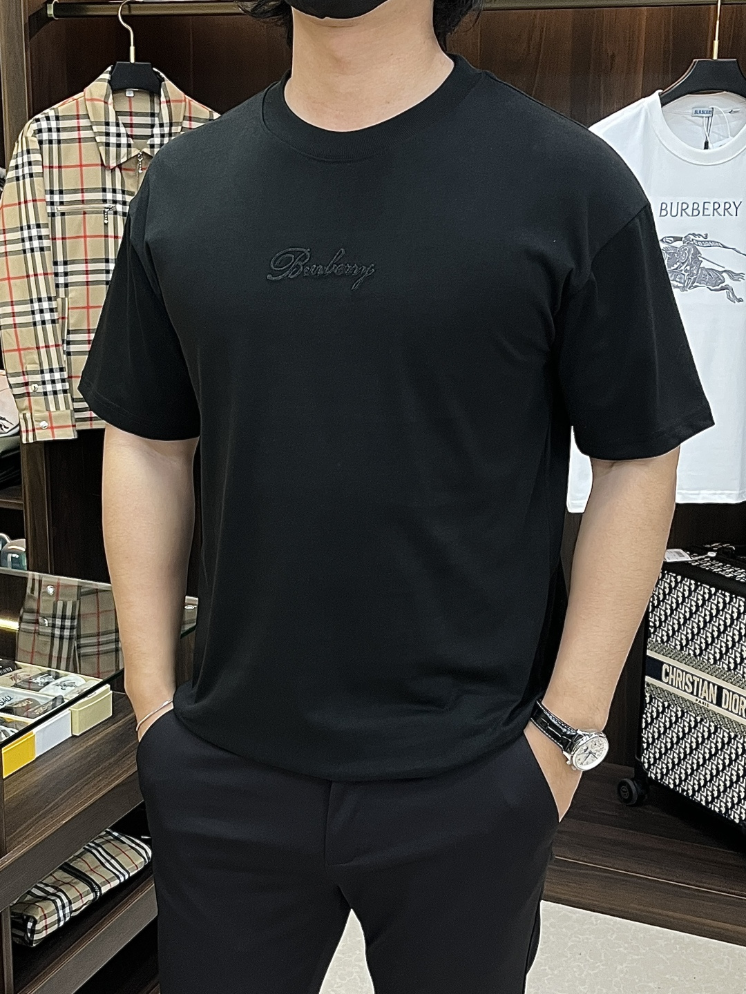 NO:736482,The main recommendation is Burberry's 2026ss spring new release Burberry round neck short-sleeved T-shirt, pure cotton short-sleeved, which makes you feel comfortable and slim when you wear it. It is lazy and casual. It is particularly attractive when combined with clean and simple colors, suitable for daily wear ~ We introduce sports items decorated with vibrant prints, fashionable and quality life!  Size M-3XL H2026 new model debut,,burberry,burberry,T-shirt,tees,t-shirt,19860909主推 Burberry 2026ss春季新款发布巴宝莉圆领短袖T恤,纯棉短袖,穿上就是舒适自在又显瘦的存在,慵懒而随性,结合干净简单的色系就特别耐看,适合日常穿着~倾情推出缀饰活力印花的运动单品,时尚品质生活！ 尺码M-3XL H2026新款首发,,burberry,burberry,T-shirt,tees，t-shirt,,Men's clothing