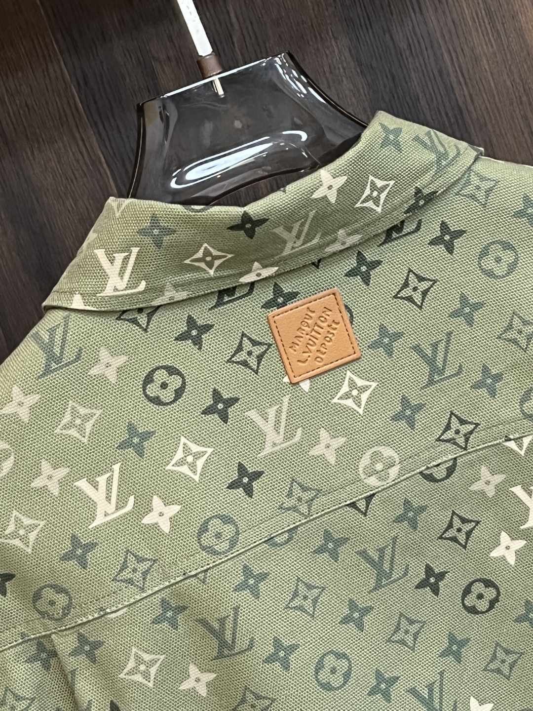 Lv 2026春季新款发布❤️驴牌翻领夹克外套，春季爆款夹克外套，提花面料穿上就是舒适自在又显瘦的存在，