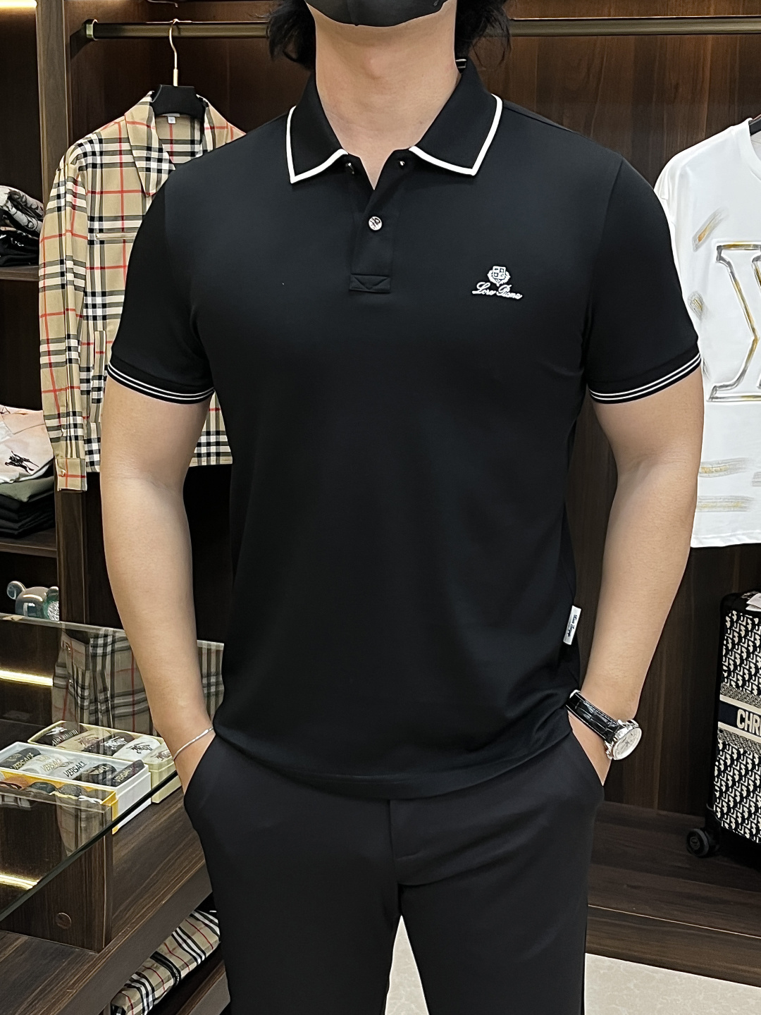 NO:758473,Mainly recommended LP 1925ss autumn new release LP lapel short-sleeved T-shirt, high-end new short-sleeved, letter logo embroidery, wearing it will make you feel comfortable and slim, lazy and casual, combined with clean and simple colors, it is particularly eye-catching, suitable for daily wear~ We introduce sports items decorated with vibrant prints, fashionable and quality life!  Size M-3XL H2026 new model first release, loro piana, T-shirt, tees, t-shirt,19860909主推 LP 1925ss秋季新款发布LP翻领短袖T恤,高端新款短袖,字母logo刺绣,穿上就是舒适自在又显瘦的存在,慵懒而随性,结合干净简单的色系就特别耐看,适合日常穿着~倾情推出缀饰活力印花的运动单品,时尚品质生活！ 尺码M-3XL H2026新款首发,,loro piana,T-shirt,tees，t-shirt,,Men's clothing