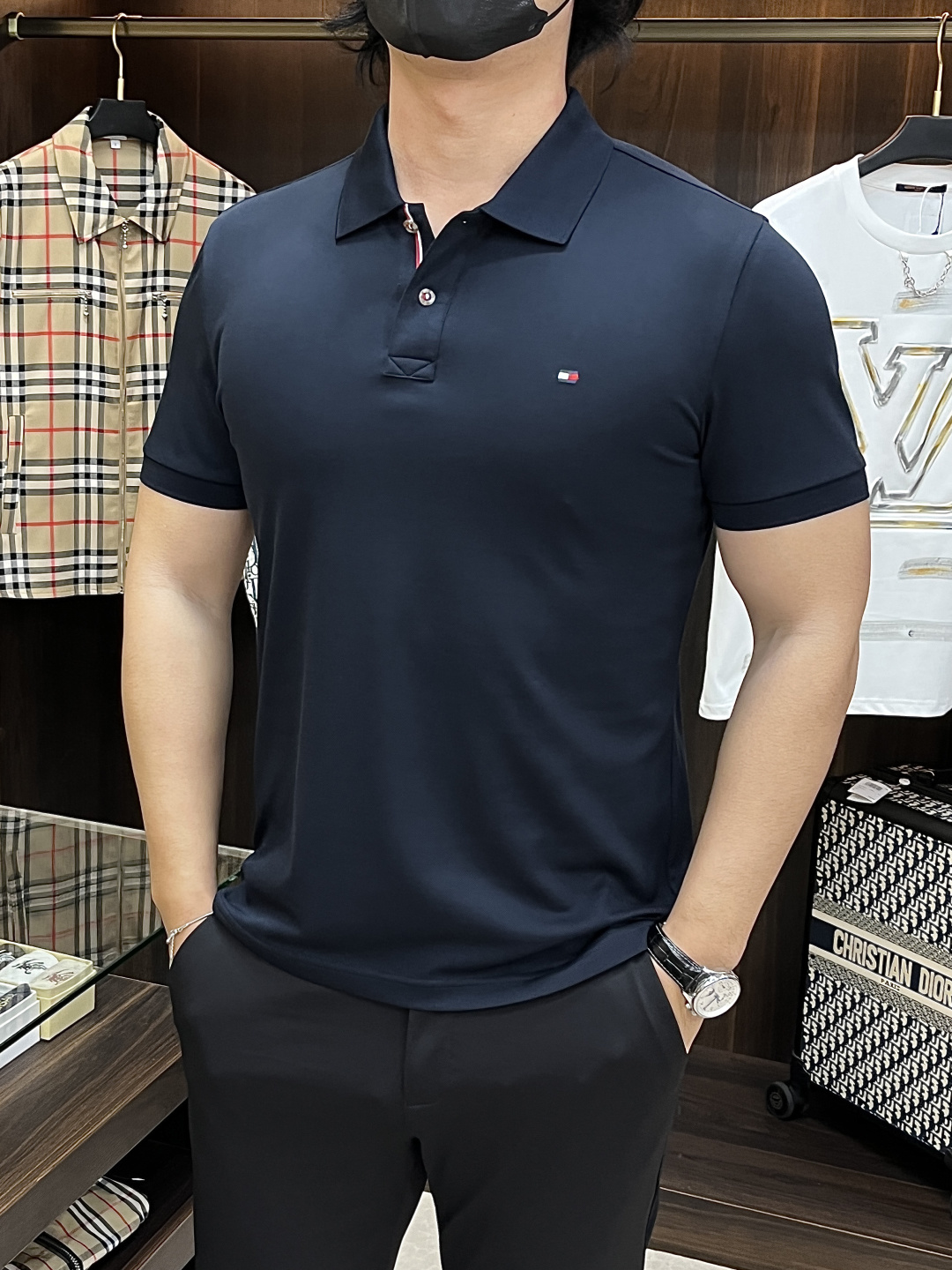 NO:734010,The main recommendation is Tommy's 2025ss autumn new release Tommy lapel short-sleeved T-shirt, high-end new short-sleeved, letter logo embroidery, wearing it will make you feel comfortable and slim, lazy and casual, combined with clean and simple colors, it is particularly eye-catching, suitable for daily wear~ We introduce sports items decorated with vibrant prints, fashionable and quality life!  Size M-3XL H2026 new model first release,,tom ford,T-shirt,tees,t-shirt,19860909主推 Tommy 2025ss秋季新款发布汤米翻领短袖T恤,高端新款短袖,字母logo刺绣,穿上就是舒适自在又显瘦的存在,慵懒而随性,结合干净简单的色系就特别耐看,适合日常穿着~倾情推出缀饰活力印花的运动单品,时尚品质生活！ 尺码M-3XL H2026新款首发,,tom ford,T-shirt,tees，t-shirt,,Men's clothing