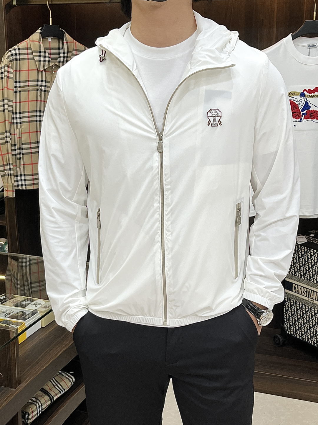 NO:731938,Mainly recommended BC 2026ss spring new release BC hooded jacket, double-sided spring popular jacket, classic letter logo embroidery, wearing it makes you feel comfortable and slim, lazy and casual, combined with clean and simple colors, it is particularly eye-catching, suitable for daily wear~ We launch sports items decorated with vibrant prints, fashionable and quality life!  Size M-3XL H2025 new model debut,,jackets & coats,jackets & coats,hats,19860909主推 BC 2026ss春季新款发布BC连帽夹克外套,双面穿春季爆款外套,经典字母logo刺绣,穿上就是舒适自在又显瘦的存在,慵懒而随性,结合干净简单的色系就特别耐看,适合日常穿着~倾情推出缀饰活力印花的运动单品,时尚品质生活！ 尺码M-3XL H2025新款首发,,jackets & coats,jackets & coats,hats,,Men's clothing