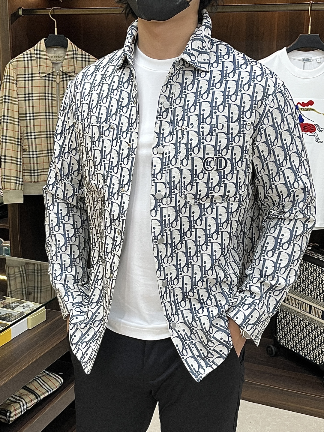 NO:734055,Mainly recommend Dior Dior 2026ss spring new lapel jacket full high-end version!  Haute couture counter fabric accessories, high breathability and comfort, impeccable details, exquisite workmanship and complex craftsmanship, casual tailoring, awesome upper body shape, color khaki, code number 48-56,, dior, dior, jackets & coats, jackets & coats,19860909主推 Dior 迪奥 2026ss春季新款翻领夹克外套全高端版本！高定专柜面料辅料,透气舒适度高,细节无可挑剔,做工考究工艺复杂,呈现休闲裁剪,上身版型超赞 颜色卡其 码数48-56,,dior,dior,jackets & coats,jackets & coats,,Men's clothing