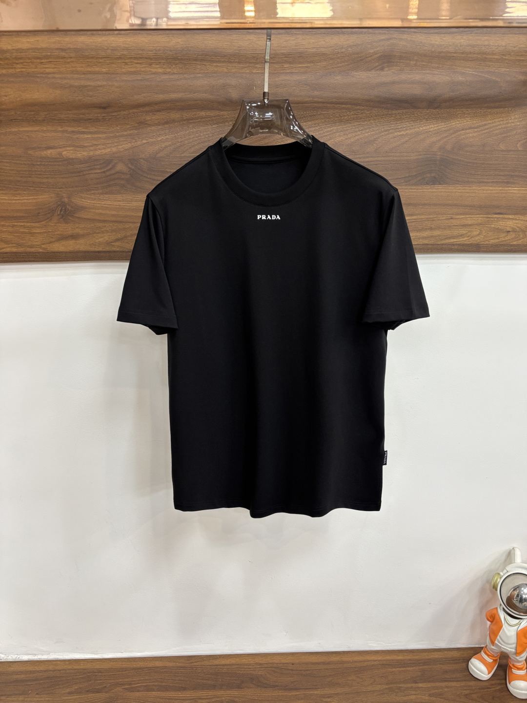 NO:745296,Mainly recommended Prada 2026ss autumn new release Prada round neck short-sleeved T-shirt, high-end new short-sleeved, letter logo printing, wearing it will make you feel comfortable and slim, lazy and casual, combined with clean and simple colors, it is particularly eye-catching, suitable for daily wear~ We introduce sports items decorated with vibrant printing, fashionable and quality life!  Size M-XXXL H2026 new model first release, prada, prada, T-shirt, tees, t-shirt,19860909主推 Prada 2026ss秋季新款发布普拉达圆领短袖T恤,高端新款短袖,字母logo印花,穿上就是舒适自在又显瘦的存在,慵懒而随性,结合干净简单的色系就特别耐看,适合日常穿着~倾情推出缀饰活力印花的运动单品,时尚品质生活！ 尺码M-XXXL H2026新款首发,,prada,prada,T-shirt,tees，t-shirt,,Men's clothing