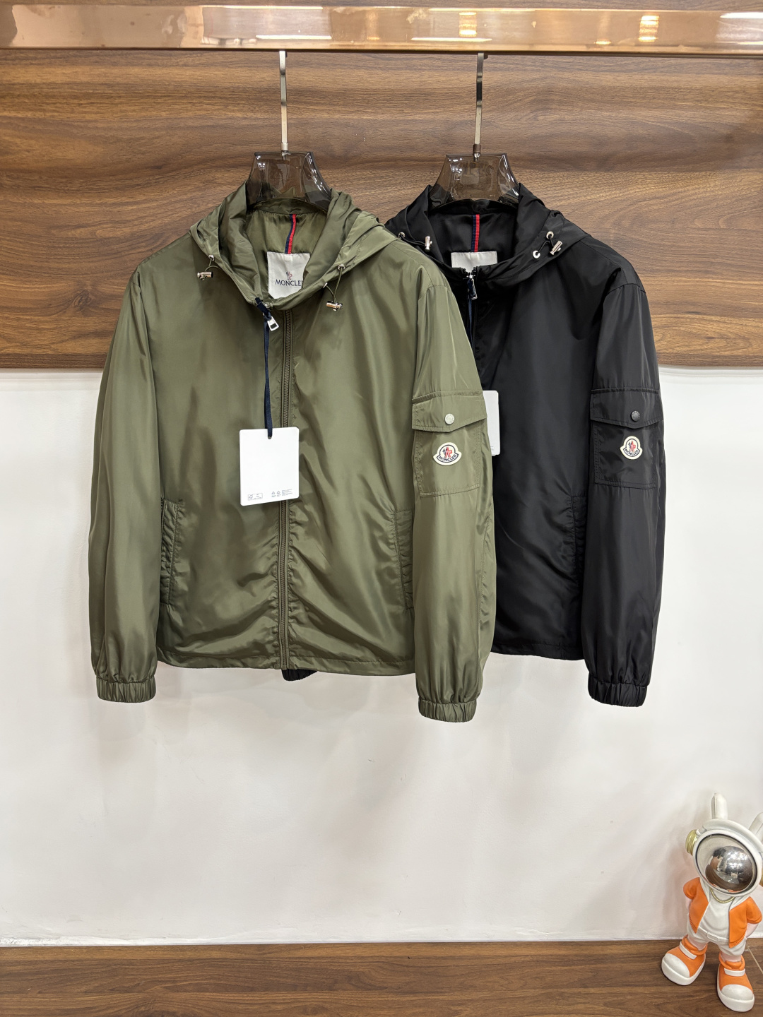 Moncler 2026ss春季新款发布❤️蒙口连帽夹克外套，春季爆款外套，经典剪刀臂章设计，穿上就是舒