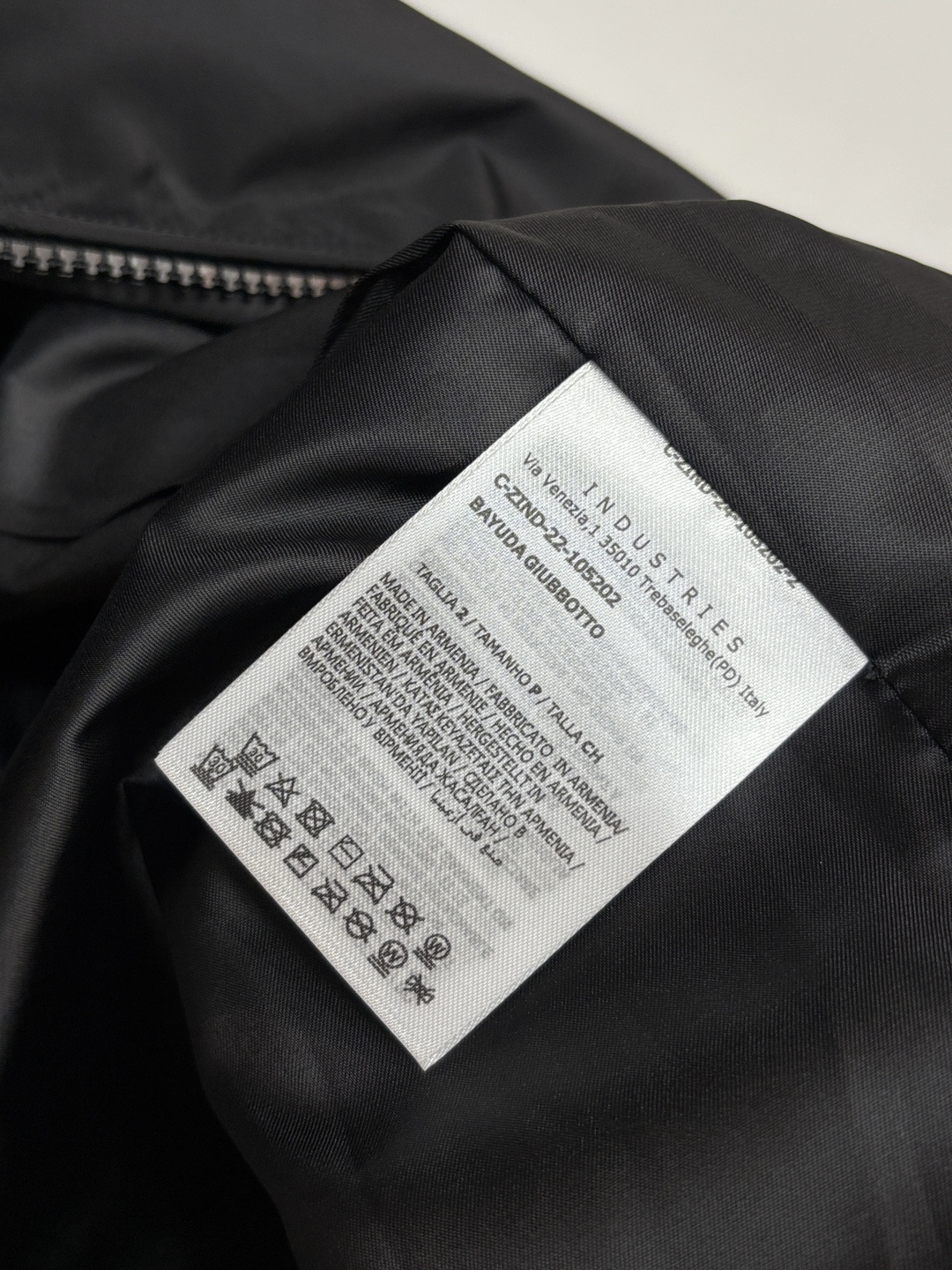 Moncler 2026ss春季新款发布❤️蒙口连帽夹克外套，春季爆款外套，经典剪刀臂章设计，穿上就是舒