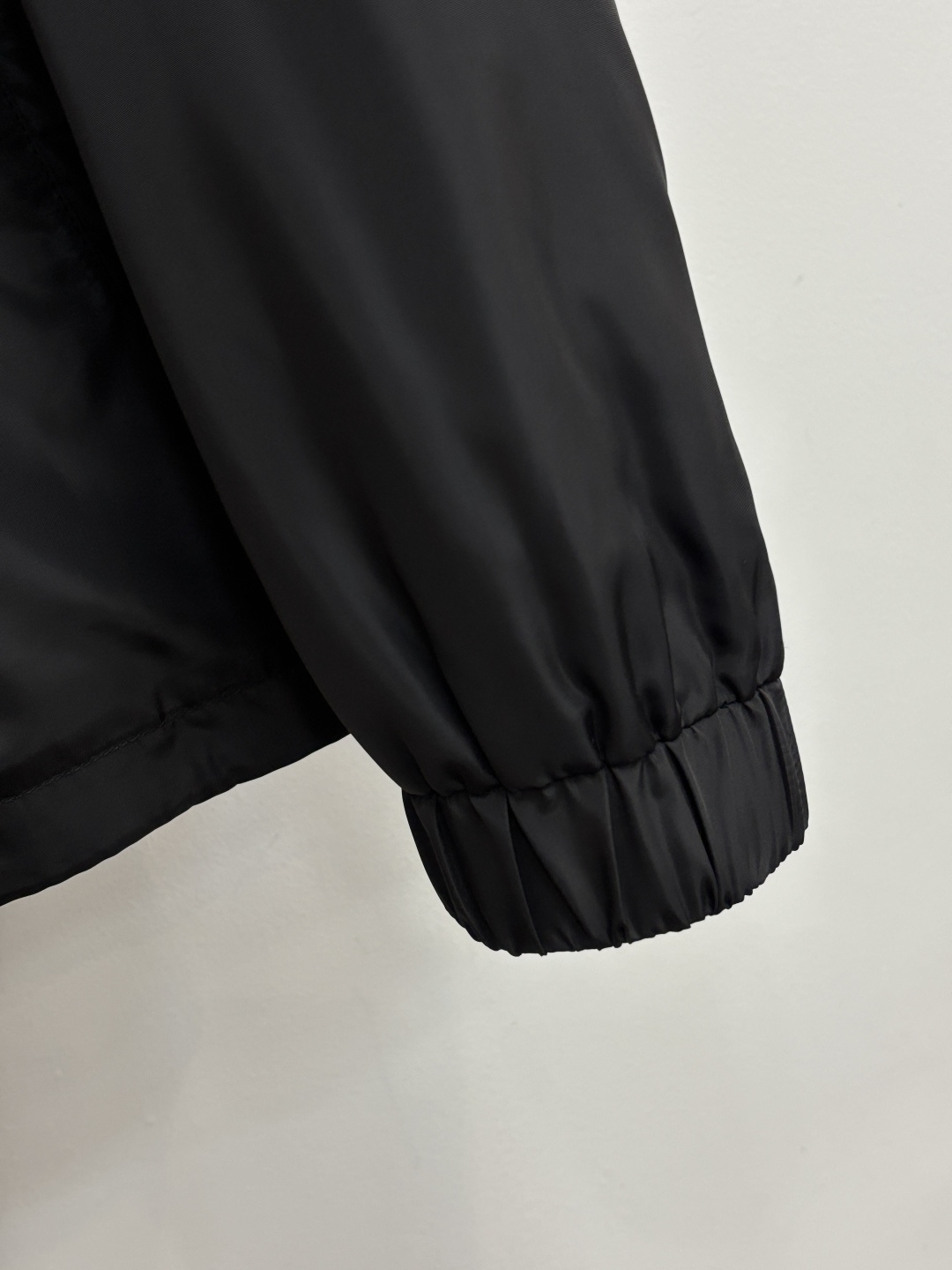 Moncler 2026ss春季新款发布❤️蒙口连帽夹克外套，春季爆款外套，经典剪刀臂章设计，穿上就是舒