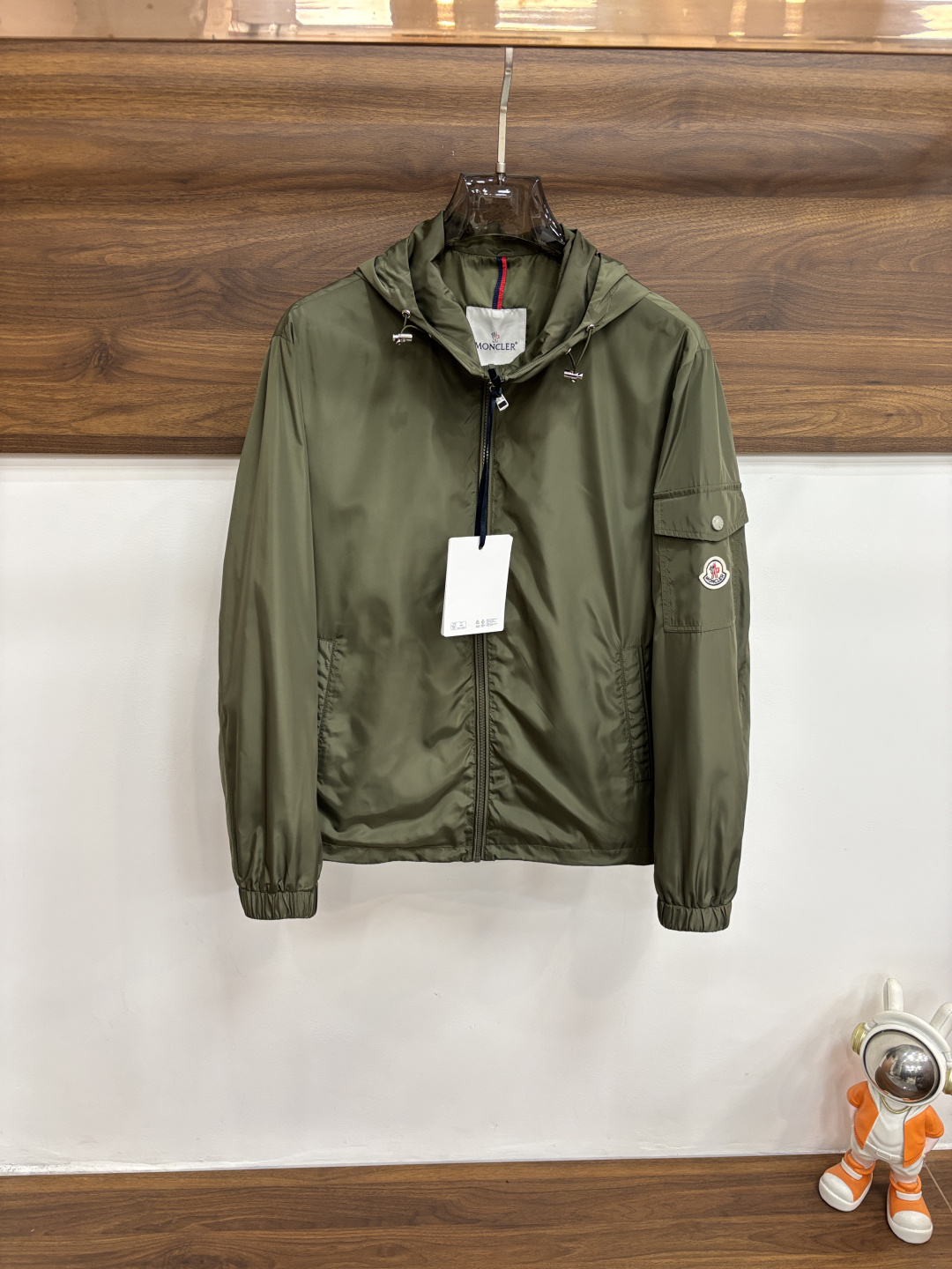 Moncler 2026ss春季新款发布❤️蒙口连帽夹克外套，春季爆款外套，经典剪刀臂章设计，穿上就是舒
