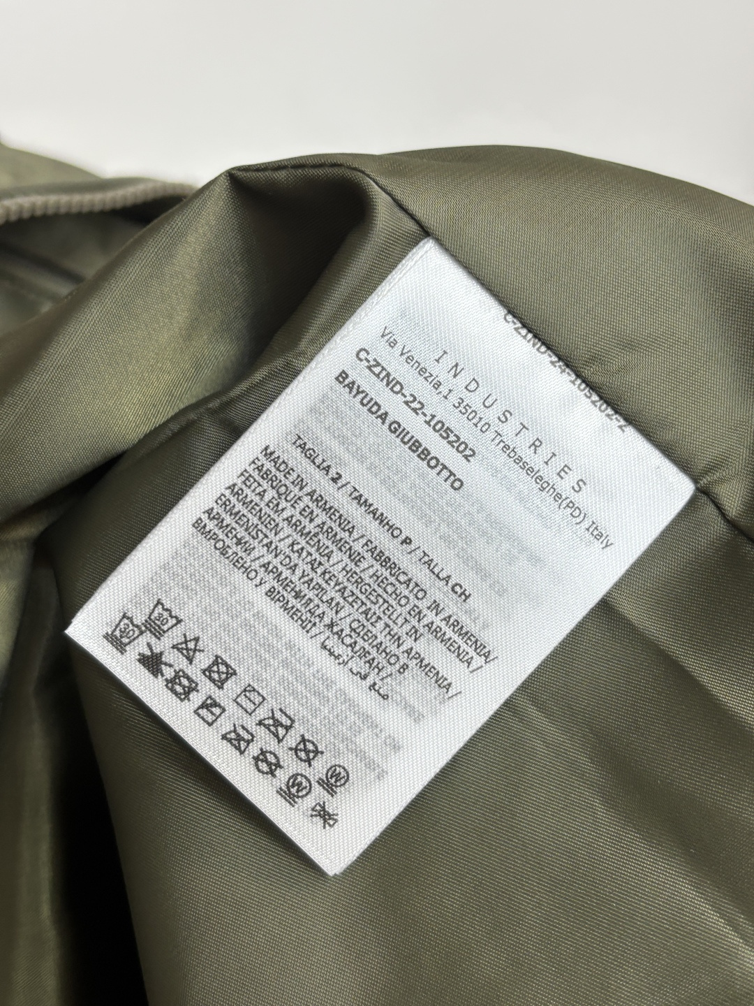 Moncler 2026ss春季新款发布❤️蒙口连帽夹克外套，春季爆款外套，经典剪刀臂章设计，穿上就是舒