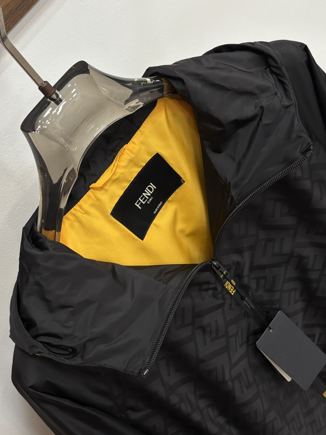 Fendi 2026ss春季新款发布❤️芬迪连帽夹克外套，春季爆款外套，经典字母logo提花面料设计，穿