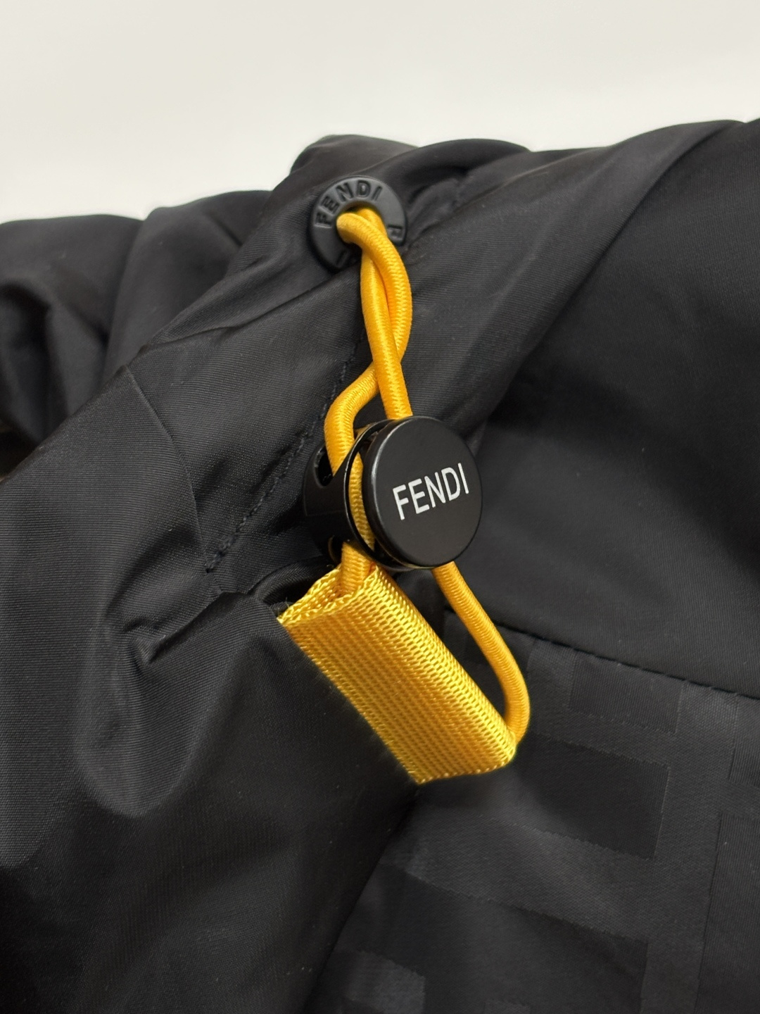 Fendi 2026ss春季新款发布❤️芬迪连帽夹克外套，春季爆款外套，经典字母logo提花面料设计，穿