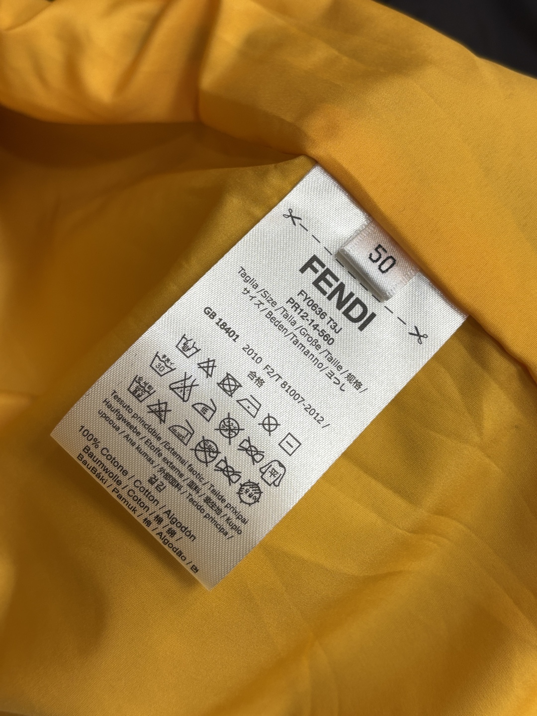 Fendi 2026ss春季新款发布❤️芬迪连帽夹克外套，春季爆款外套，经典字母logo提花面料设计，穿