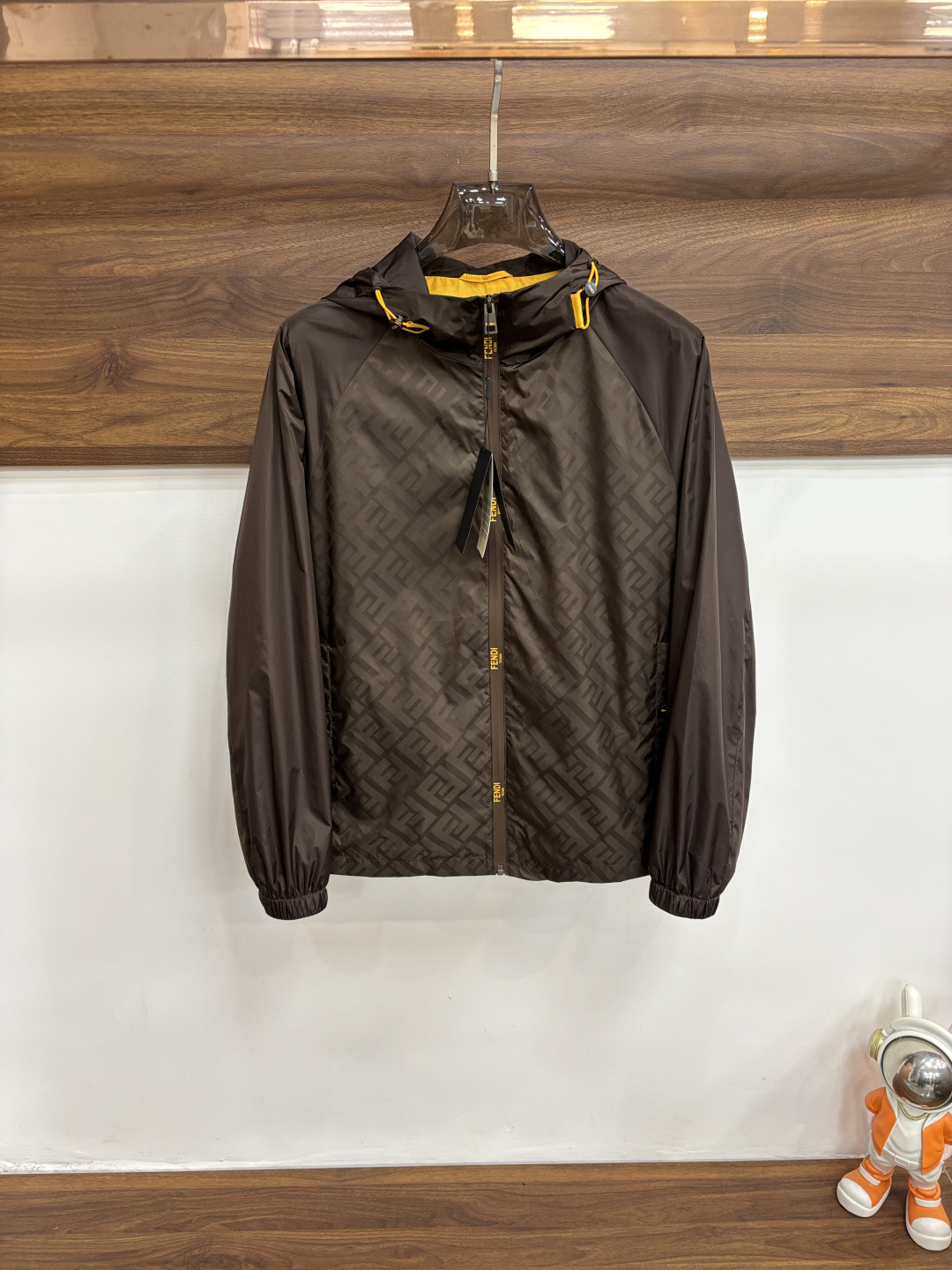 Fendi 2026ss春季新款发布❤️芬迪连帽夹克外套，春季爆款外套，经典字母logo提花面料设计，穿