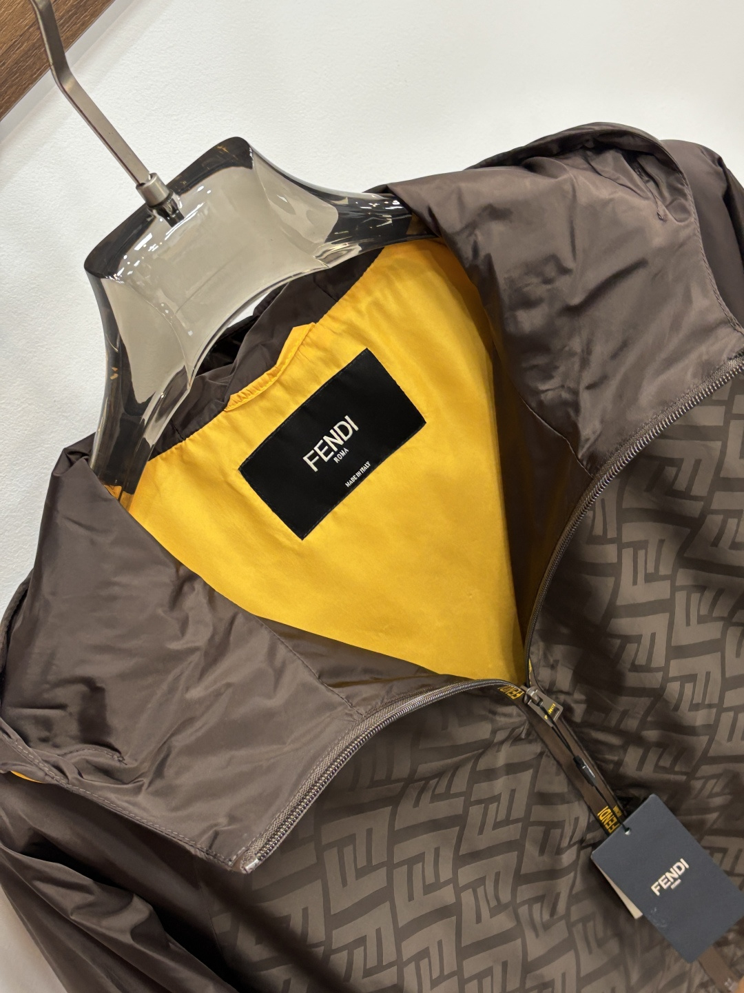 Fendi 2026ss春季新款发布❤️芬迪连帽夹克外套，春季爆款外套，经典字母logo提花面料设计，穿