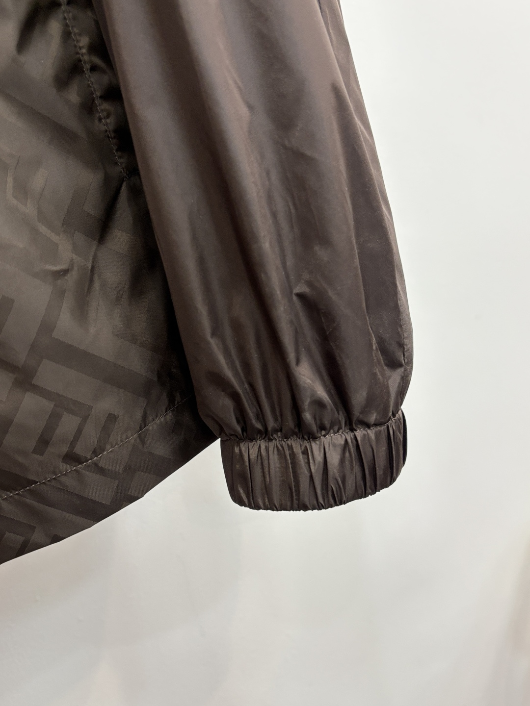 Fendi 2026ss春季新款发布❤️芬迪连帽夹克外套，春季爆款外套，经典字母logo提花面料设计，穿