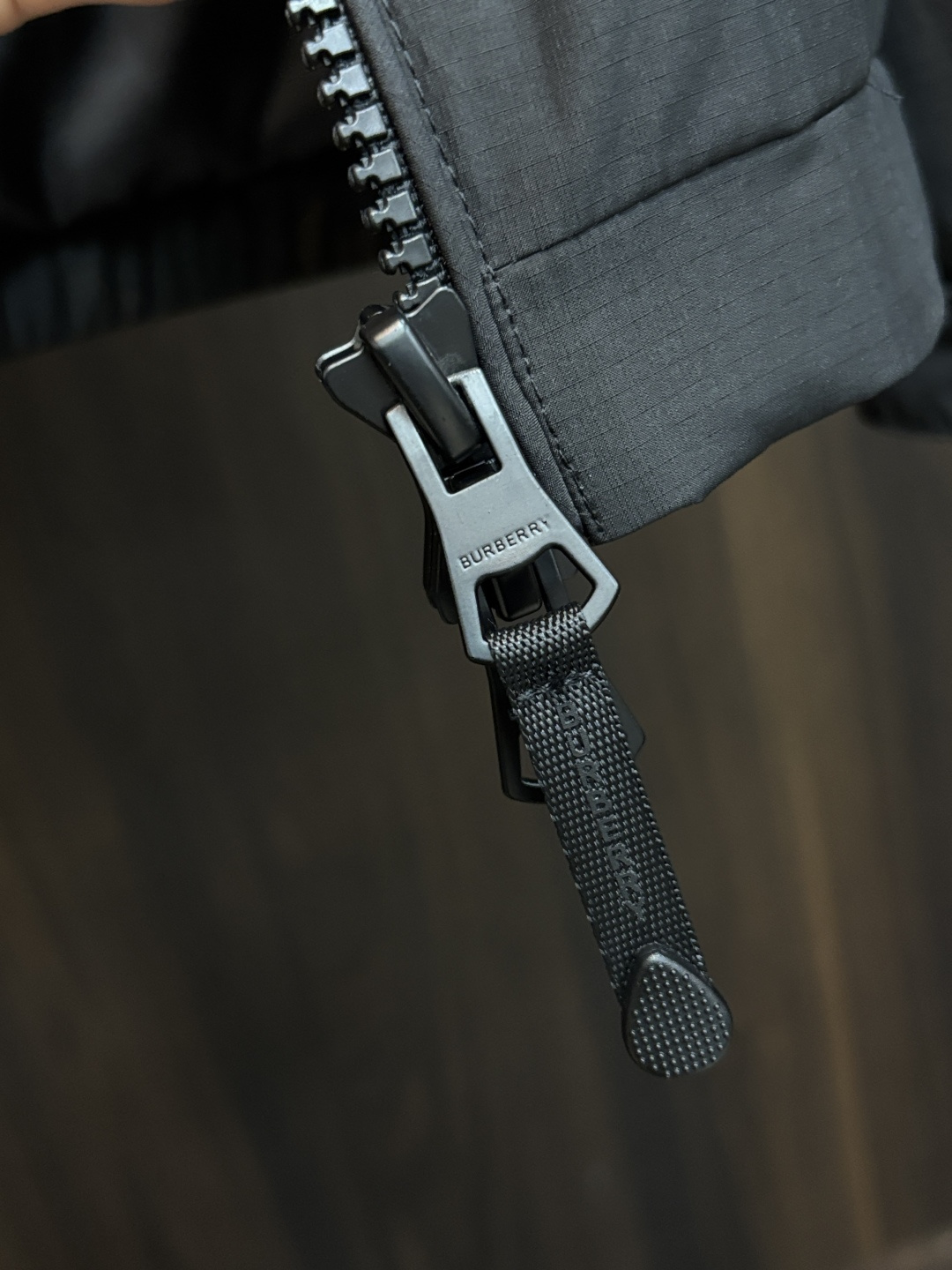 主推🌹 Burberry 2026春季新款发布❤️巴宝莉立领夹克外套，隐藏帽衫设计春季爆款夹克外套，字母