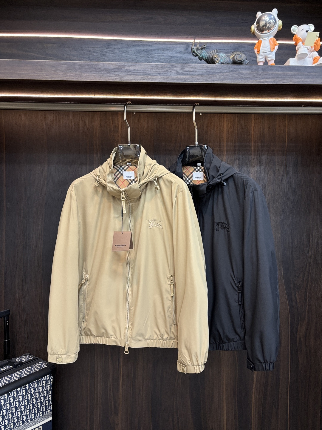 主推🌹 Burberry 2026春季新款发布❤️巴宝莉立领夹克外套，隐藏帽衫设计春季爆款夹克外套，字母