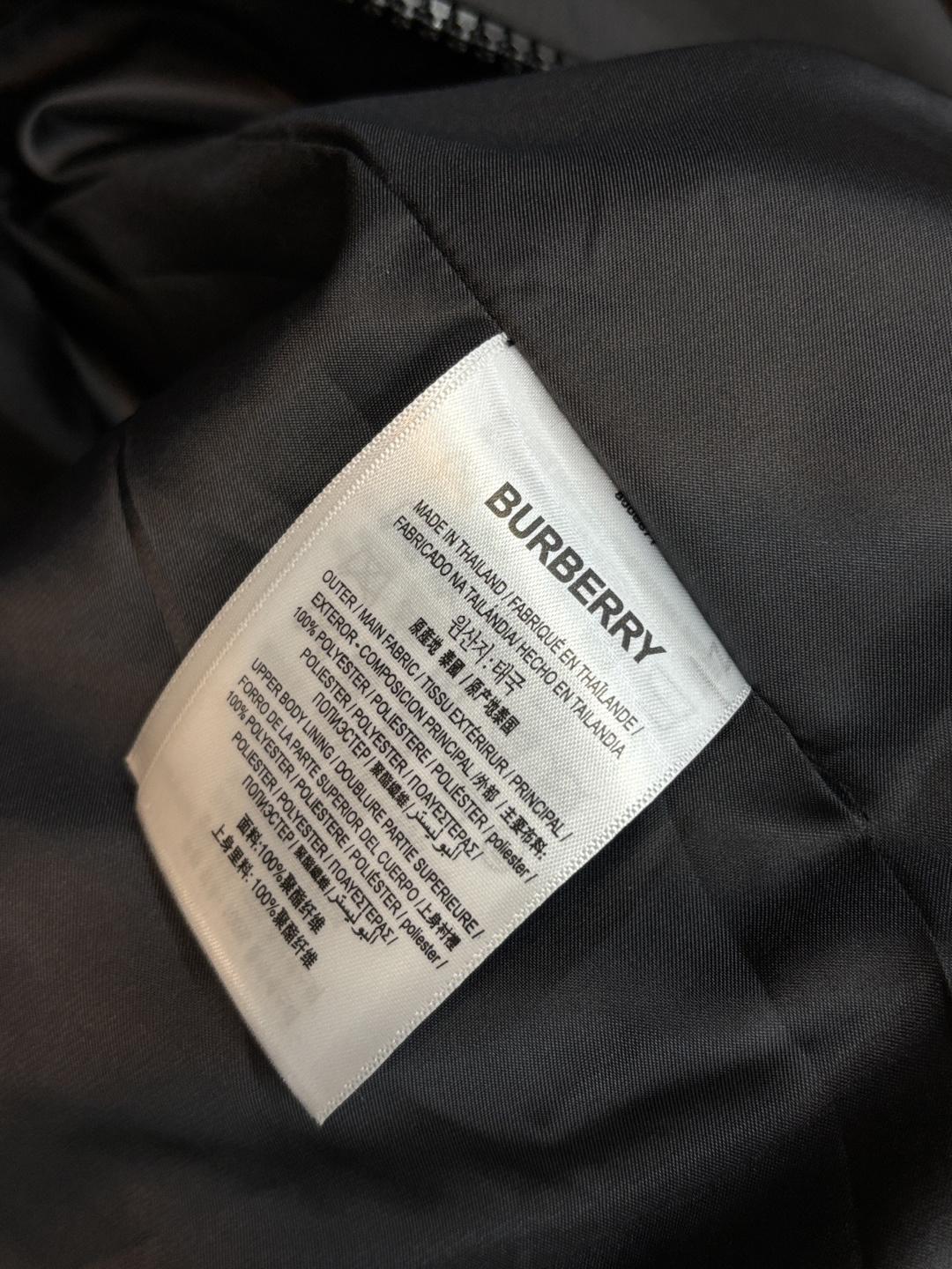 主推🌹 Burberry 2026春季新款发布❤️巴宝莉立领夹克外套，隐藏帽衫设计春季爆款夹克外套，字母