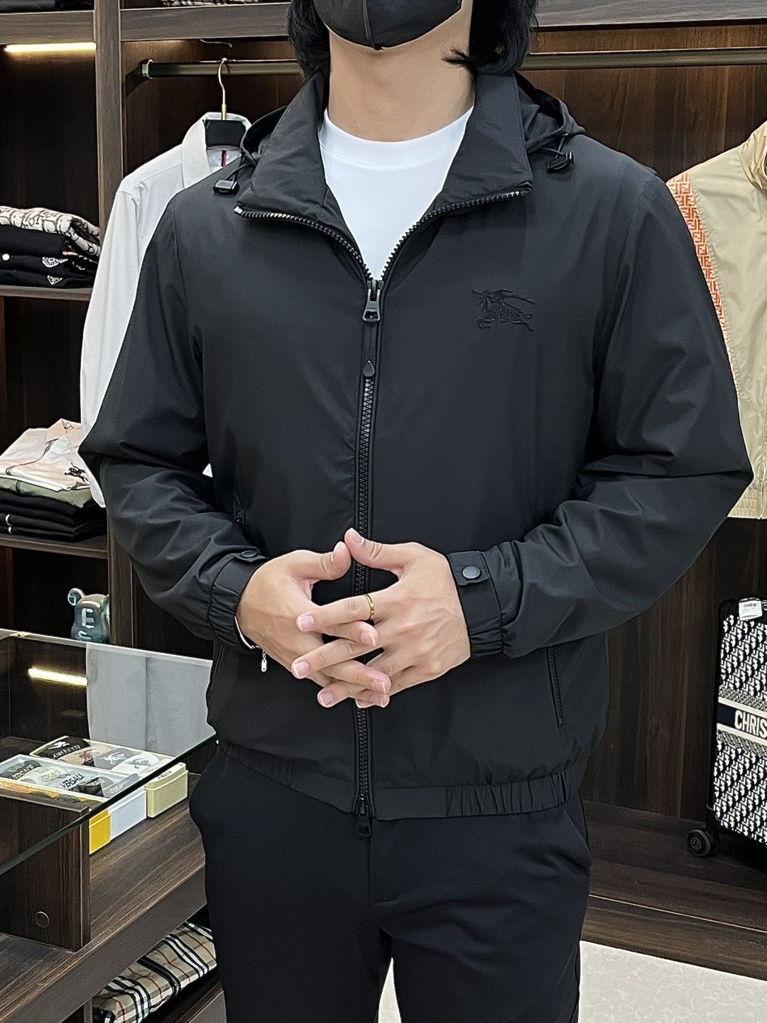 Burberry 2026春季新款发布❤️巴宝莉立领夹克外套，隐藏帽衫设计春季爆款夹克外套，字母Logo