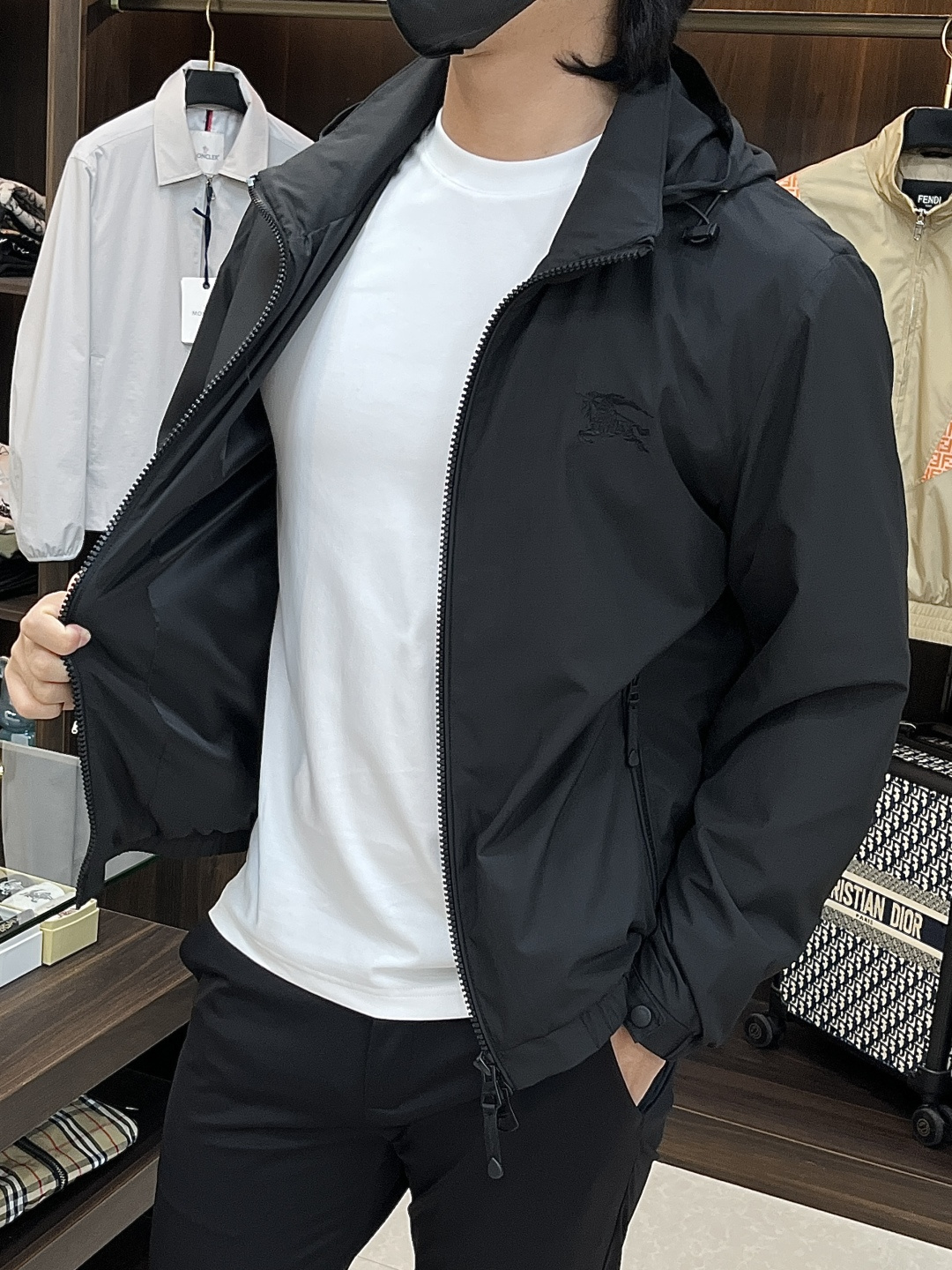 Burberry 2026春季新款发布❤️巴宝莉立领夹克外套，隐藏帽衫设计春季爆款夹克外套，字母Logo