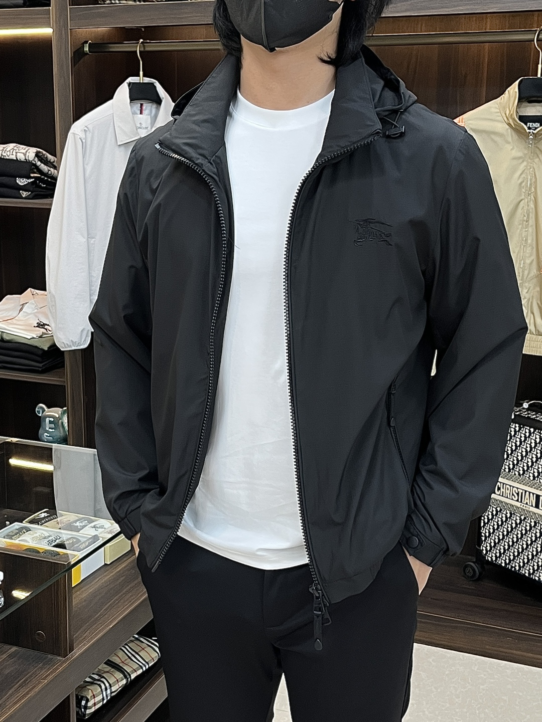Burberry 2026春季新款发布❤️巴宝莉立领夹克外套，隐藏帽衫设计春季爆款夹克外套，字母Logo