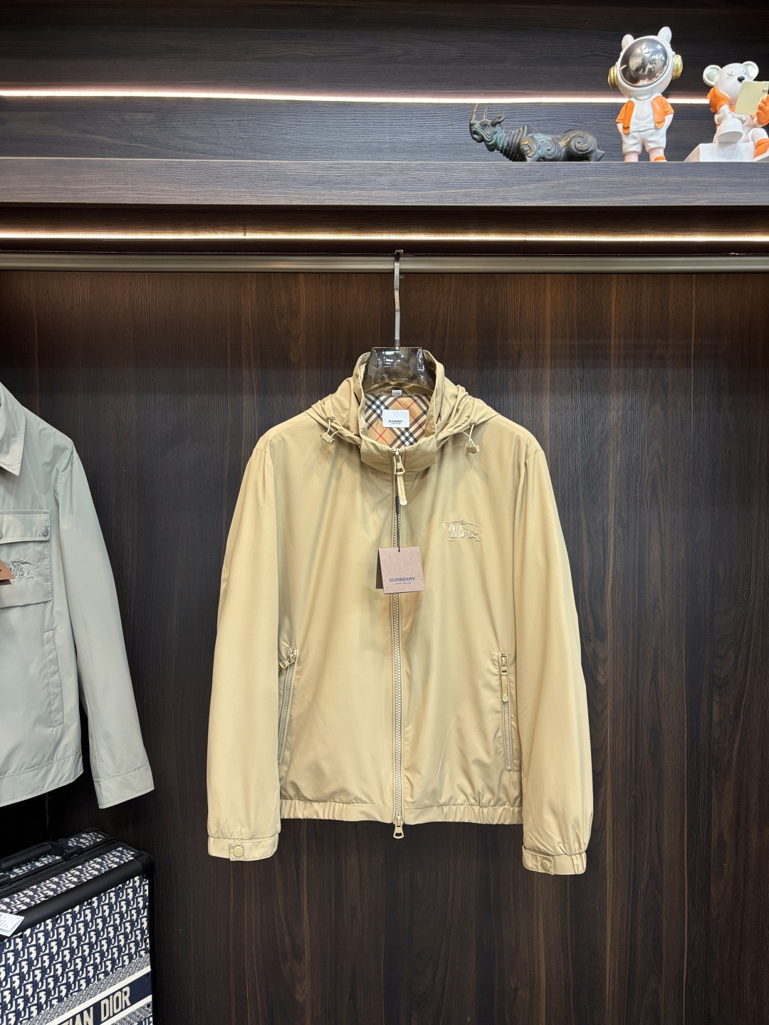 Burberry 2026春季新款发布❤️巴宝莉立领夹克外套，隐藏帽衫设计春季爆款夹克外套，字母Logo