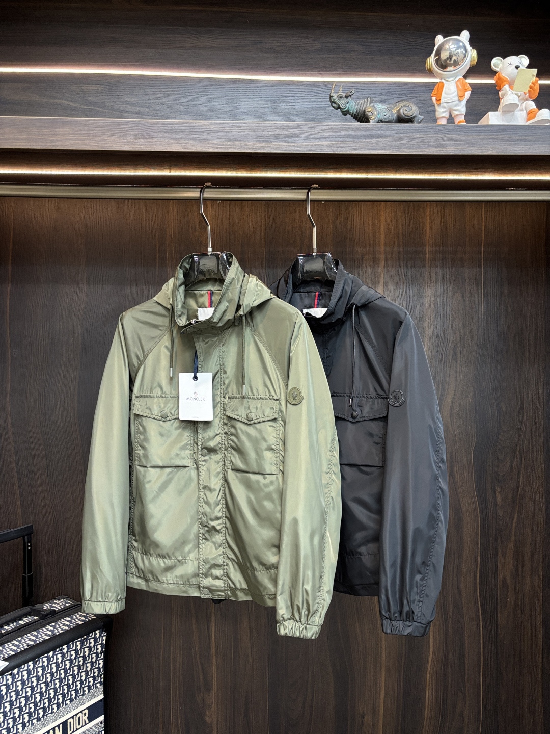 Moncler 2026春季新款发布❤️蒙口立领夹克外套，隐藏帽衫设计春季爆款夹克外套，字母Logo 刺