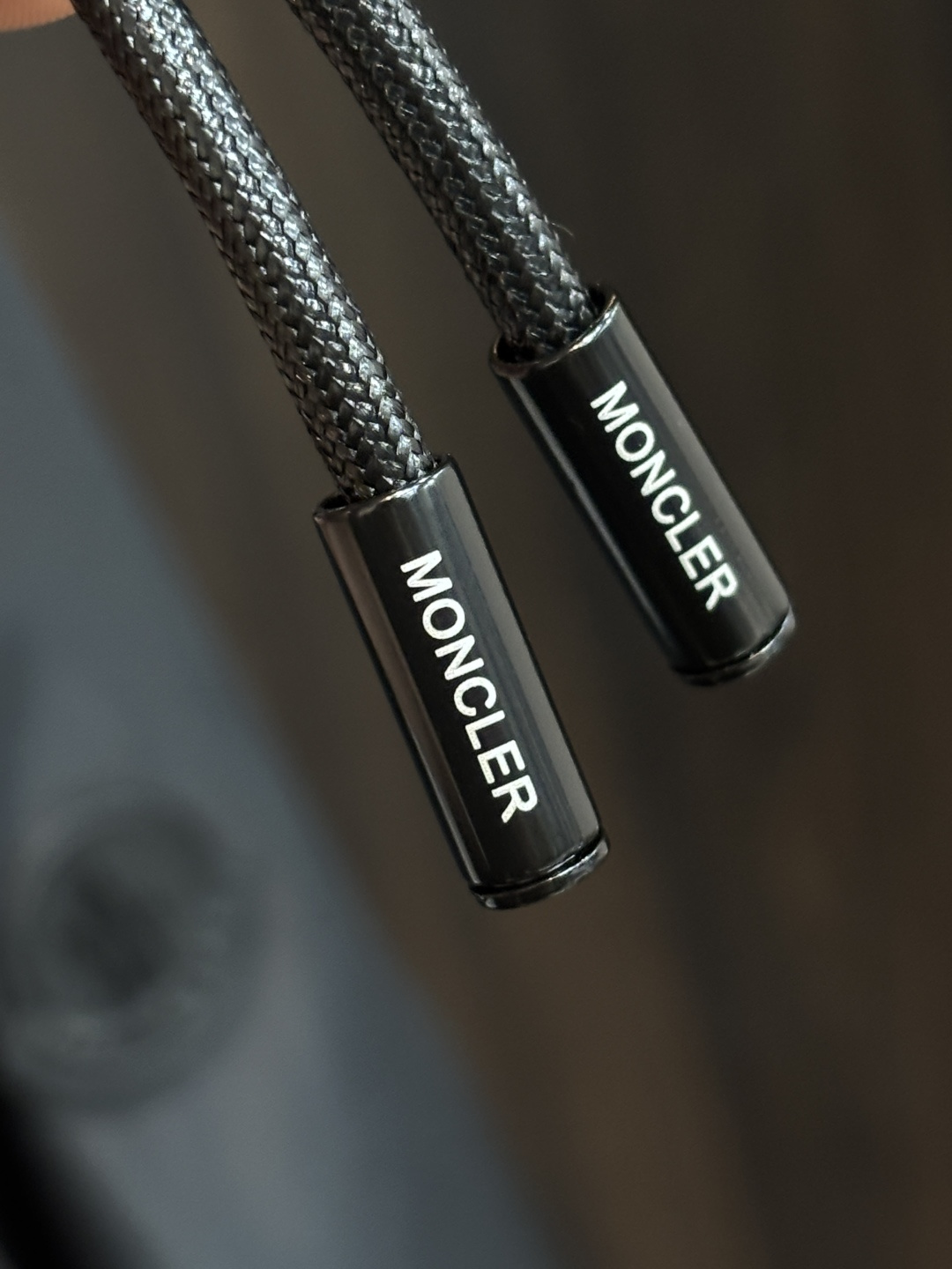 Moncler 2026春季新款发布❤️蒙口立领夹克外套，隐藏帽衫设计春季爆款夹克外套，字母Logo 刺