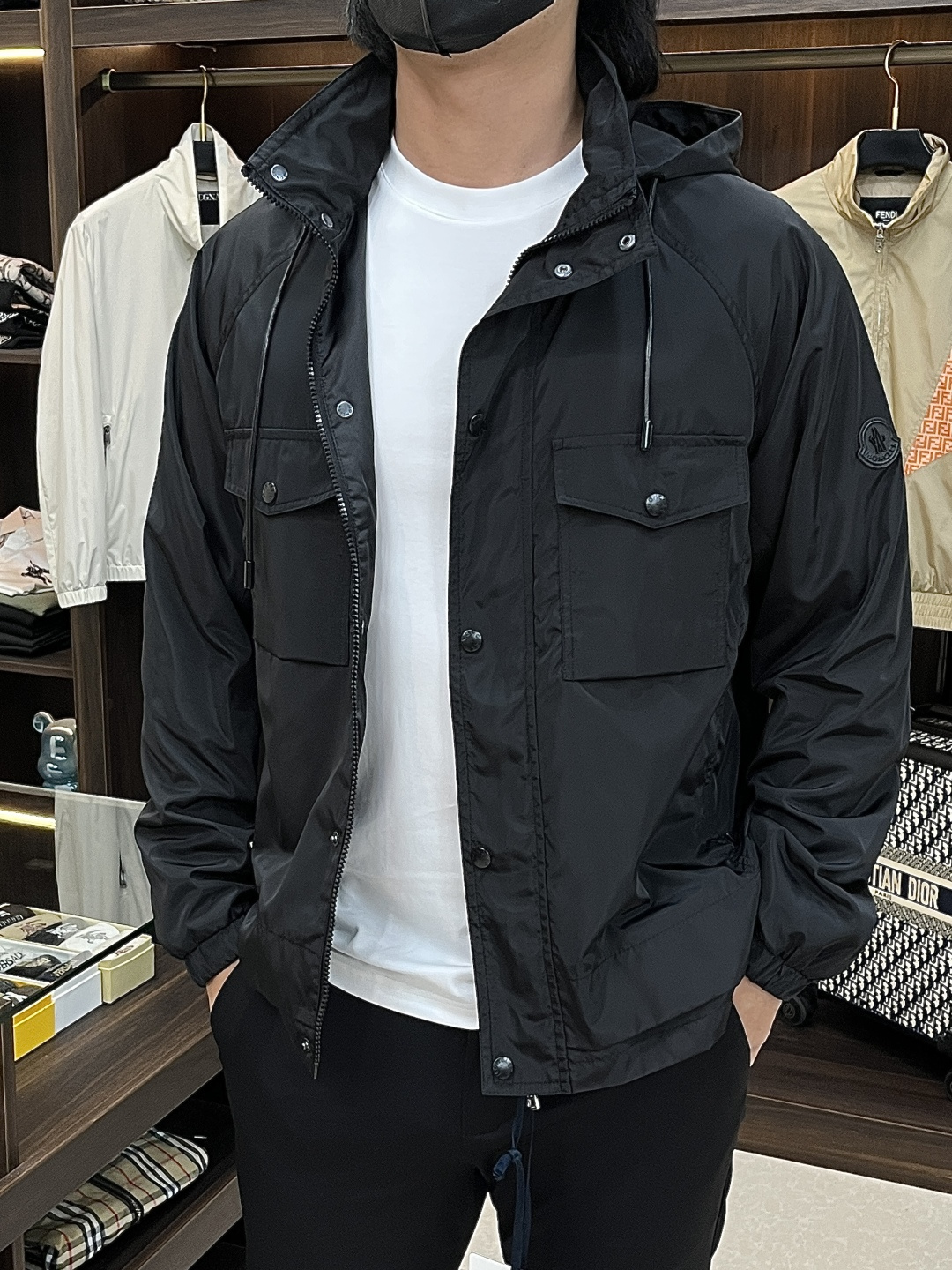Moncler 2026春季新款发布❤️蒙口立领夹克外套，隐藏帽衫设计春季爆款夹克外套，字母Logo 刺
