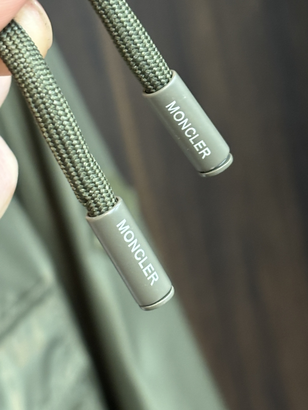 Moncler 2026春季新款发布❤️蒙口立领夹克外套，隐藏帽衫设计春季爆款夹克外套，字母Logo 刺