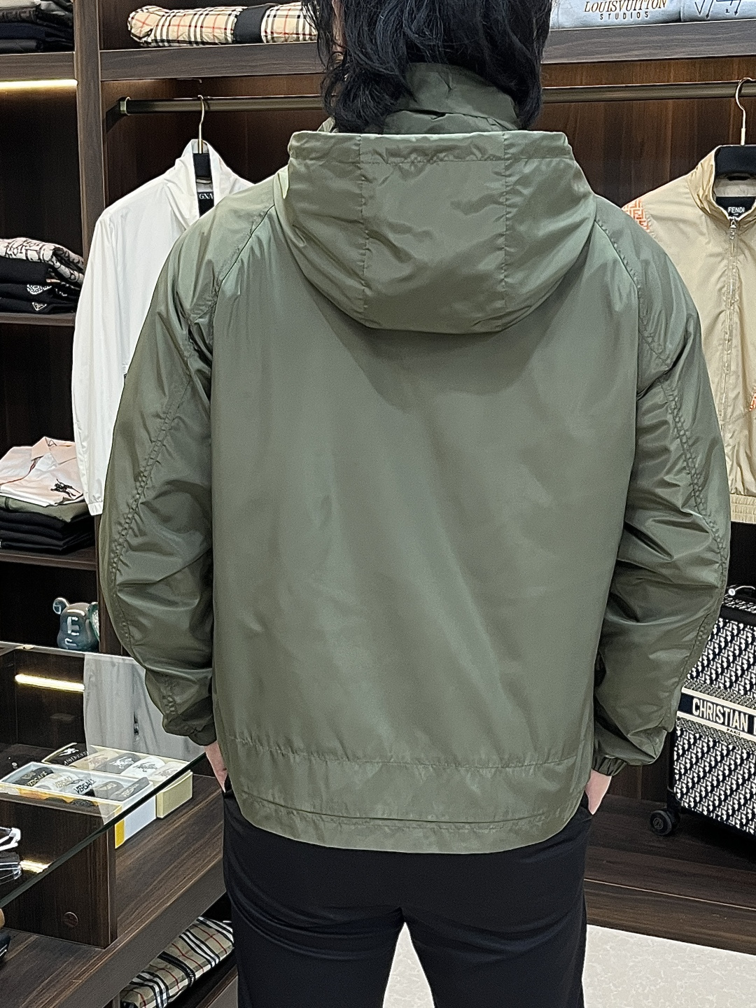 Moncler 2026春季新款发布❤️蒙口立领夹克外套，隐藏帽衫设计春季爆款夹克外套，字母Logo 刺