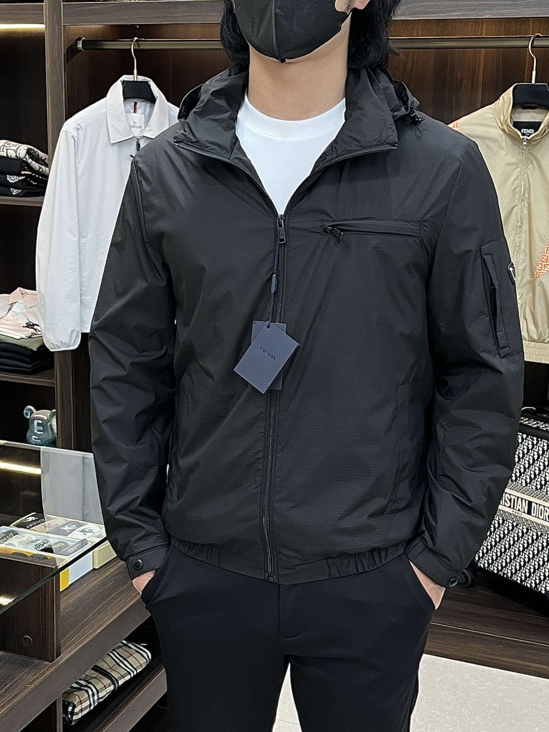 Prada 2026春季新款发布❤️普拉达连帽夹克外套，设计春季爆款夹克外套，字母Logo 刺绣款，穿上