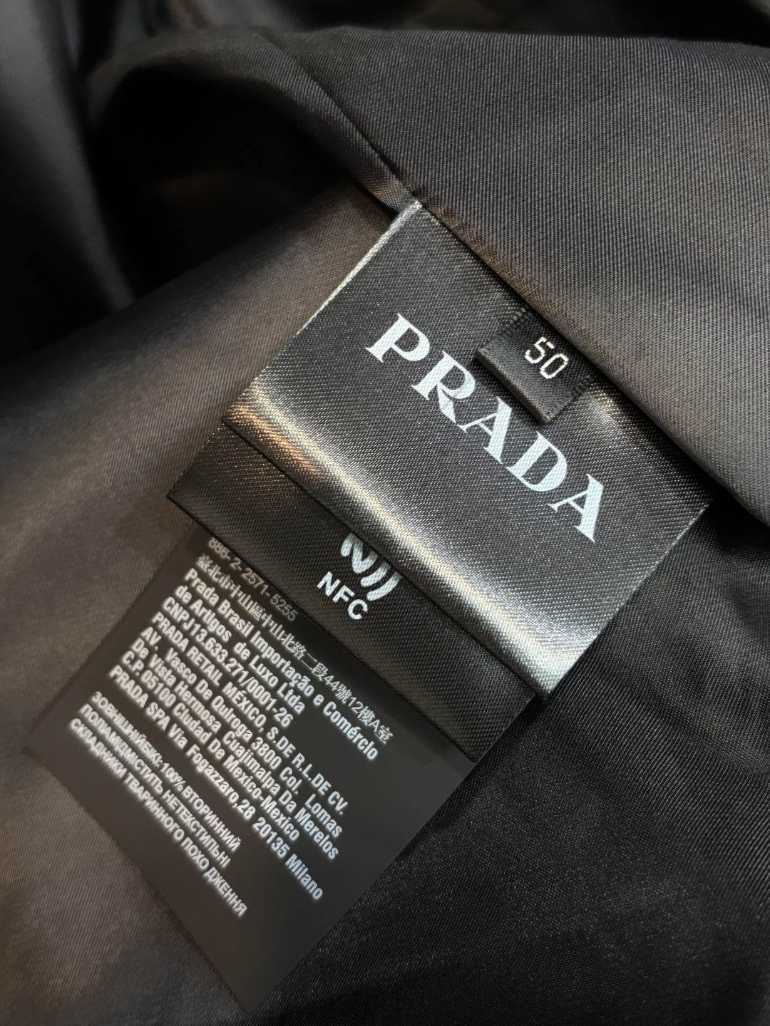 Prada 2026春季新款发布❤️普拉达连帽夹克外套，设计春季爆款夹克外套，字母Logo 刺绣款，穿上