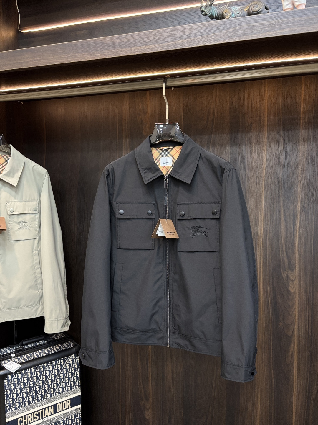 Burberry 2026春季新款发布❤️巴宝莉翻领夹克外套，设计春季爆款夹克外套，字母Logo 刺绣款