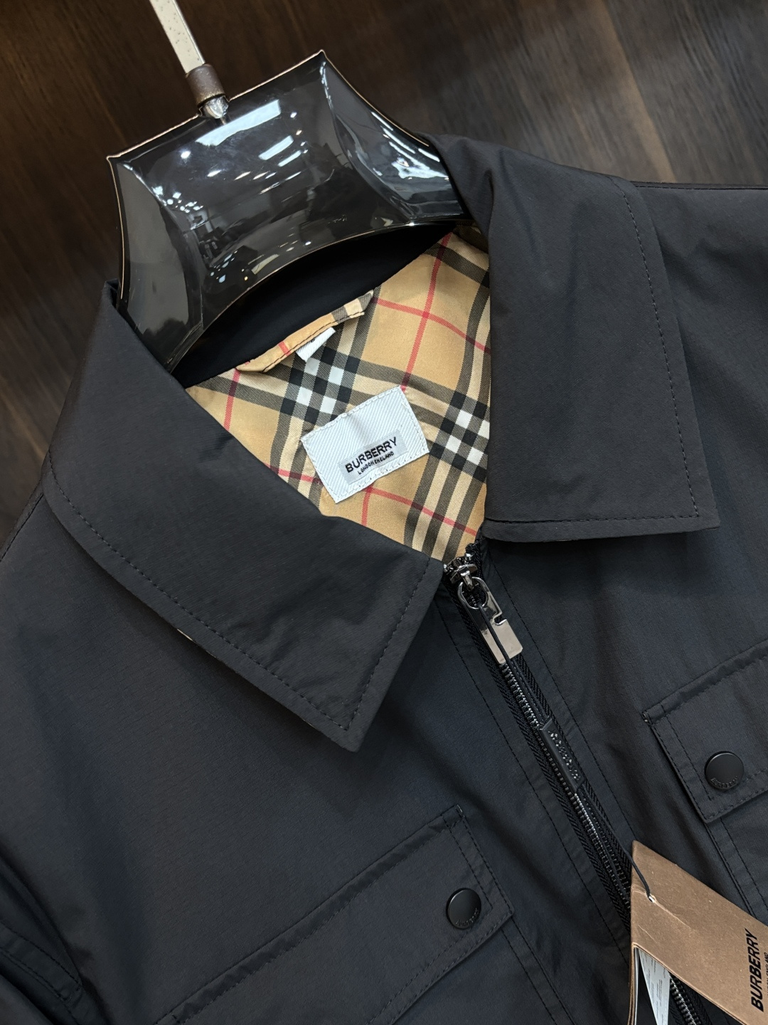 Burberry 2026春季新款发布❤️巴宝莉翻领夹克外套，设计春季爆款夹克外套，字母Logo 刺绣款