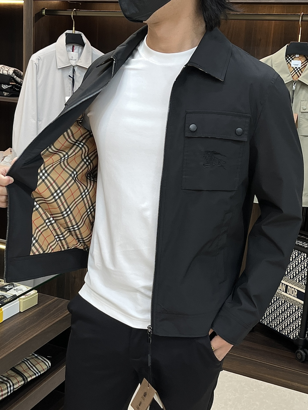 Burberry 2026春季新款发布❤️巴宝莉翻领夹克外套，设计春季爆款夹克外套，字母Logo 刺绣款