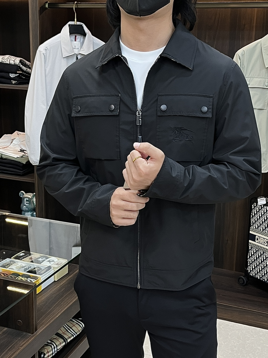 Burberry 2026春季新款发布❤️巴宝莉翻领夹克外套，设计春季爆款夹克外套，字母Logo 刺绣款