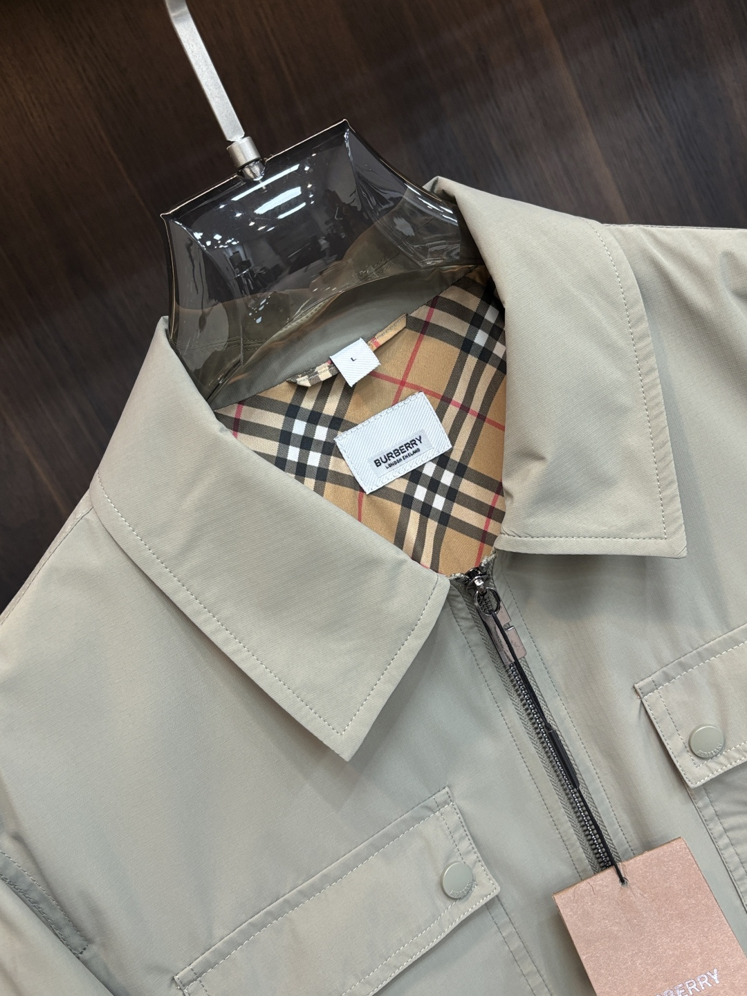 Burberry 2026春季新款发布❤️巴宝莉翻领夹克外套，设计春季爆款夹克外套，字母Logo 刺绣款