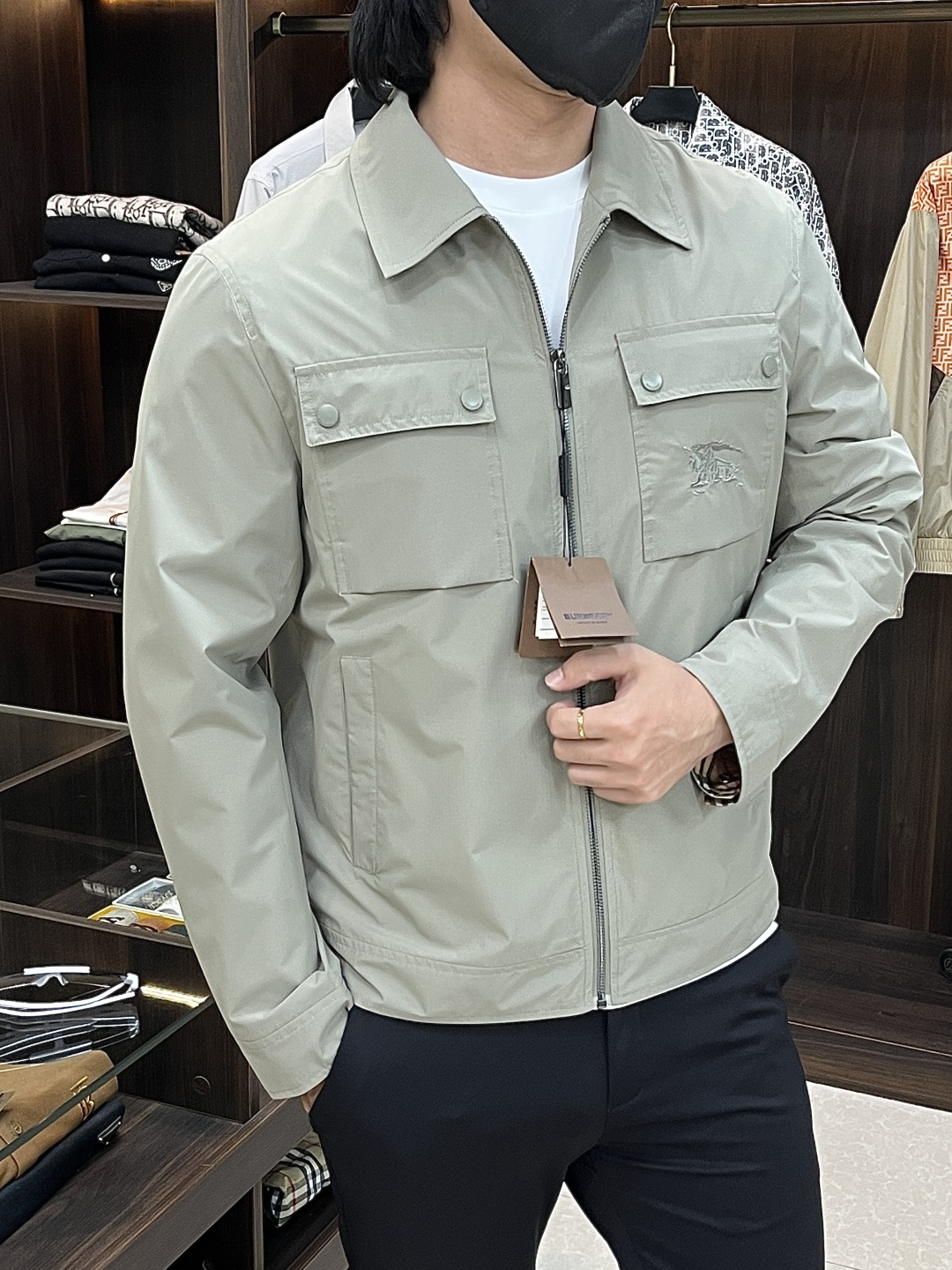 Burberry 2026春季新款发布❤️巴宝莉翻领夹克外套，设计春季爆款夹克外套，字母Logo 刺绣款