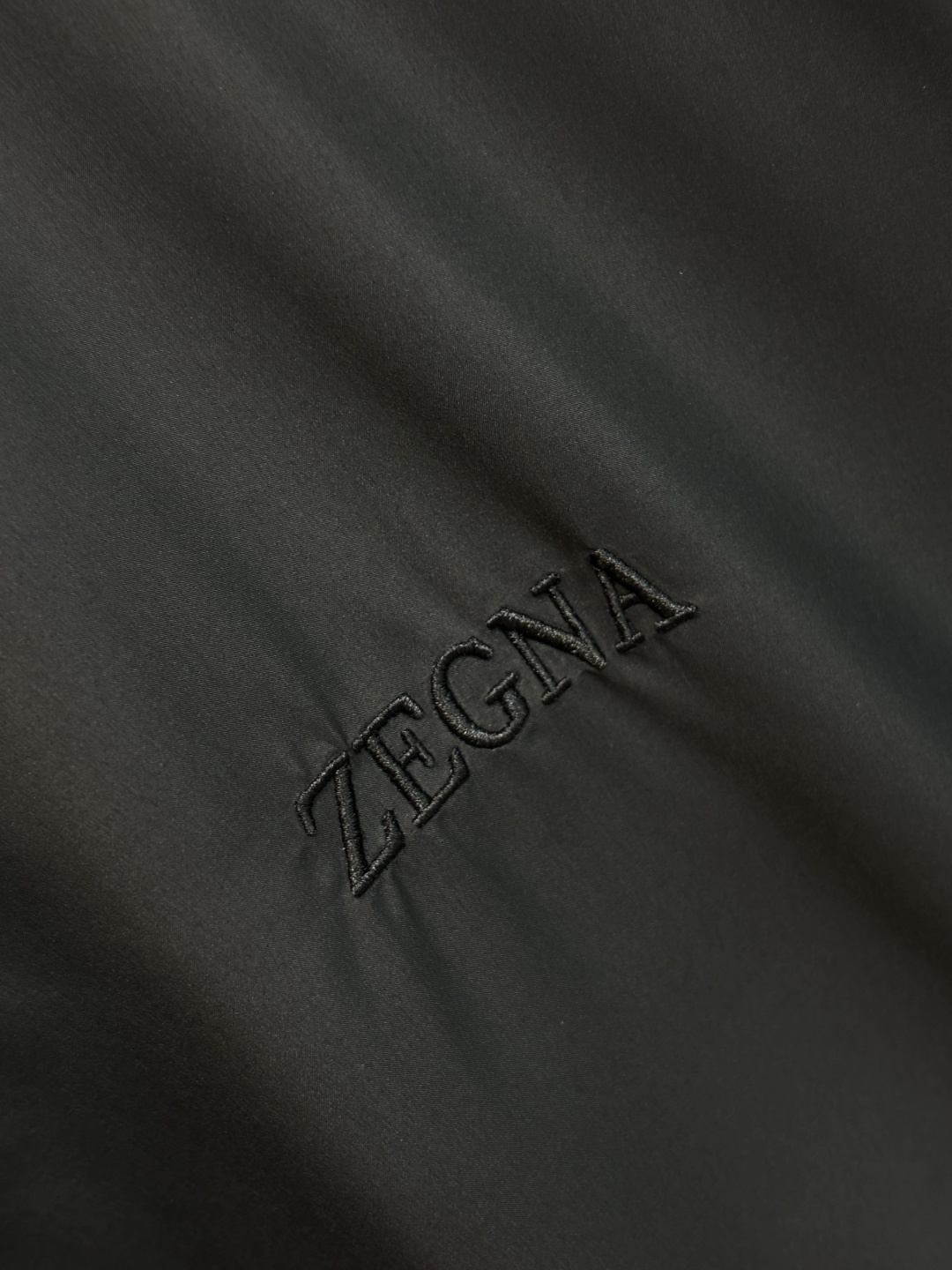 Zegna 2026春季新款发布❤️杰尼亚立领夹克外套，设计春季爆款夹克外套，字母Logo 刺绣款，穿上