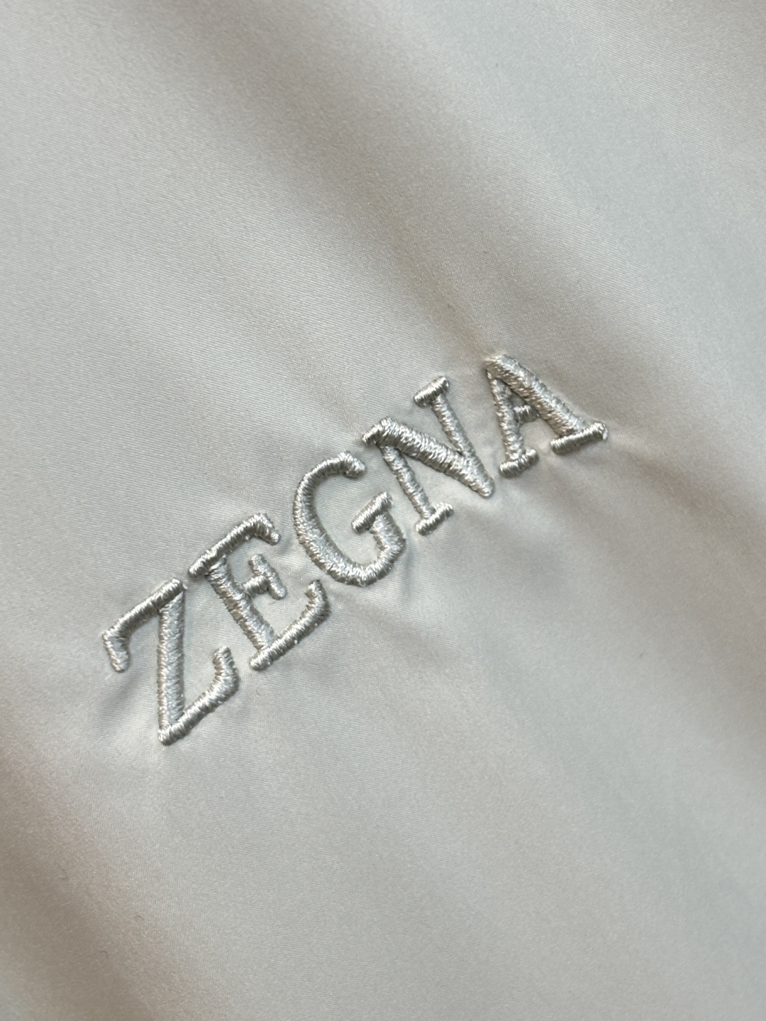 Zegna 2026春季新款发布❤️杰尼亚立领夹克外套，设计春季爆款夹克外套，字母Logo 刺绣款，穿上