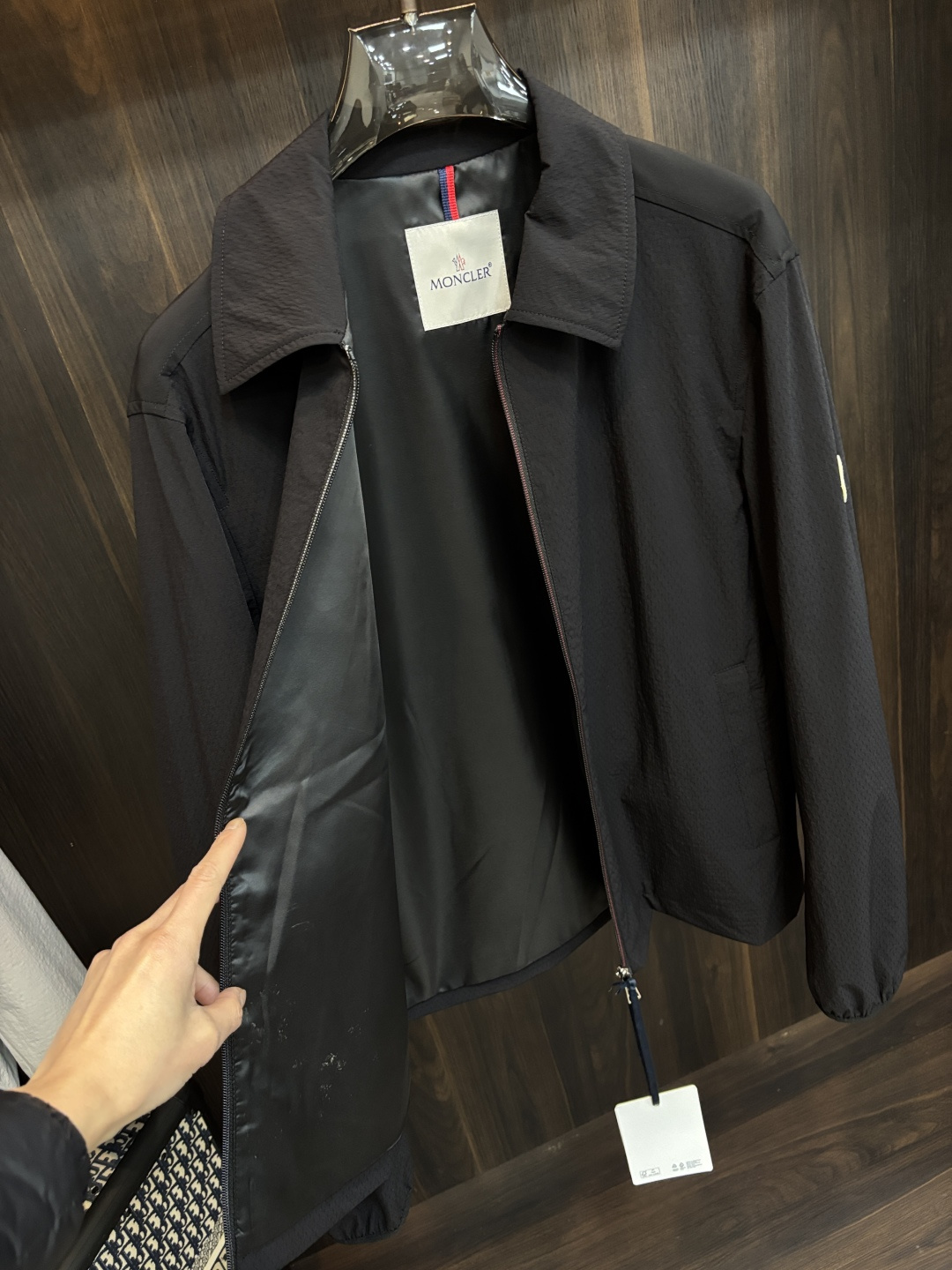 Moncler 2026春季新款发布❤️蒙口翻领夹克外套，设计春季爆款夹克外套，字母Logo 刺绣款，穿
