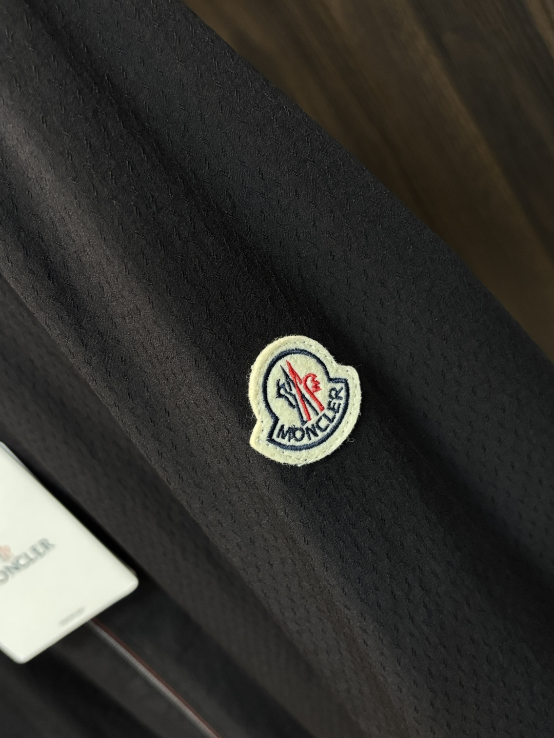 Moncler 2026春季新款发布❤️蒙口翻领夹克外套，设计春季爆款夹克外套，字母Logo 刺绣款，穿