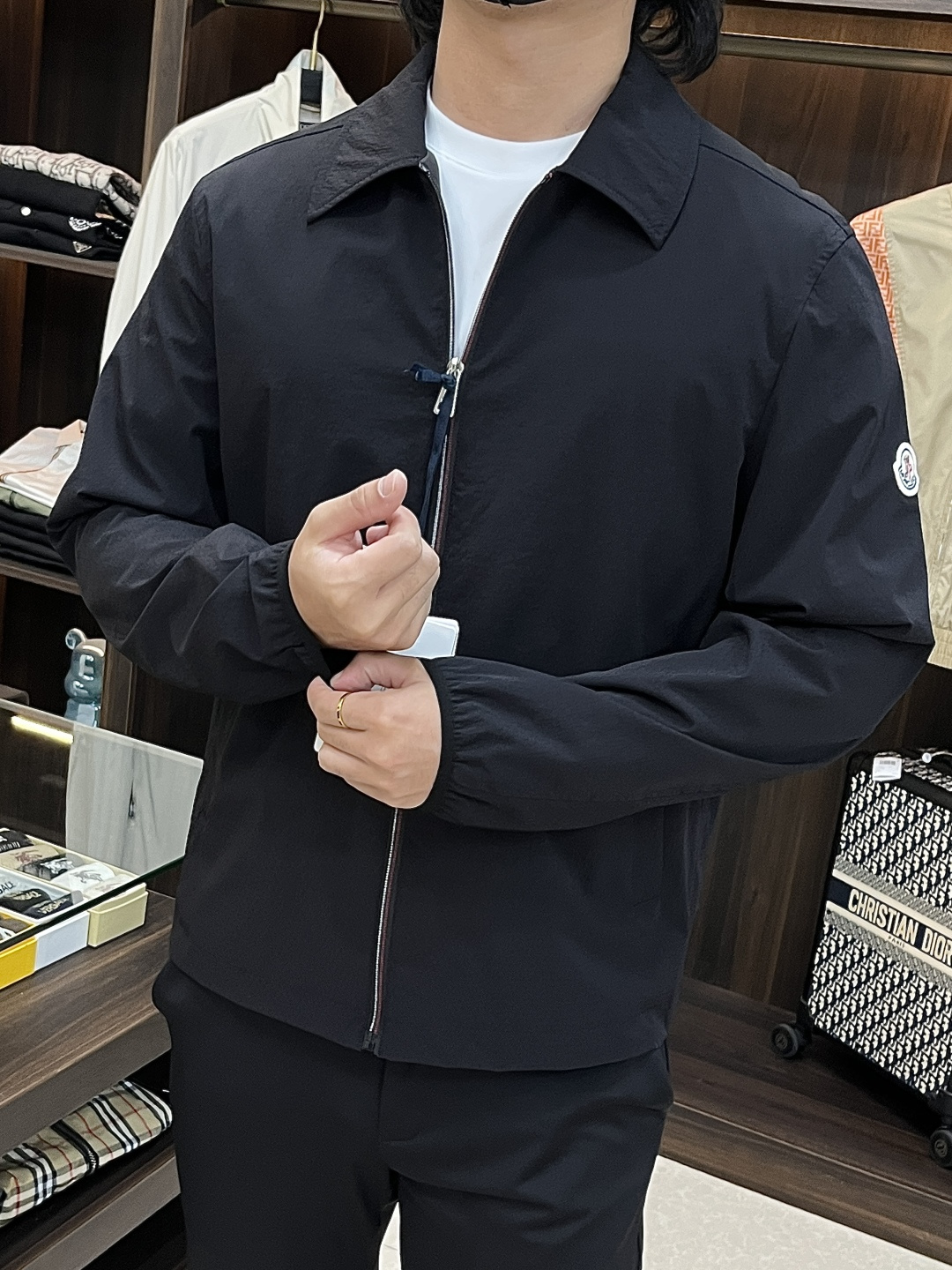 Moncler 2026春季新款发布❤️蒙口翻领夹克外套，设计春季爆款夹克外套，字母Logo 刺绣款，穿