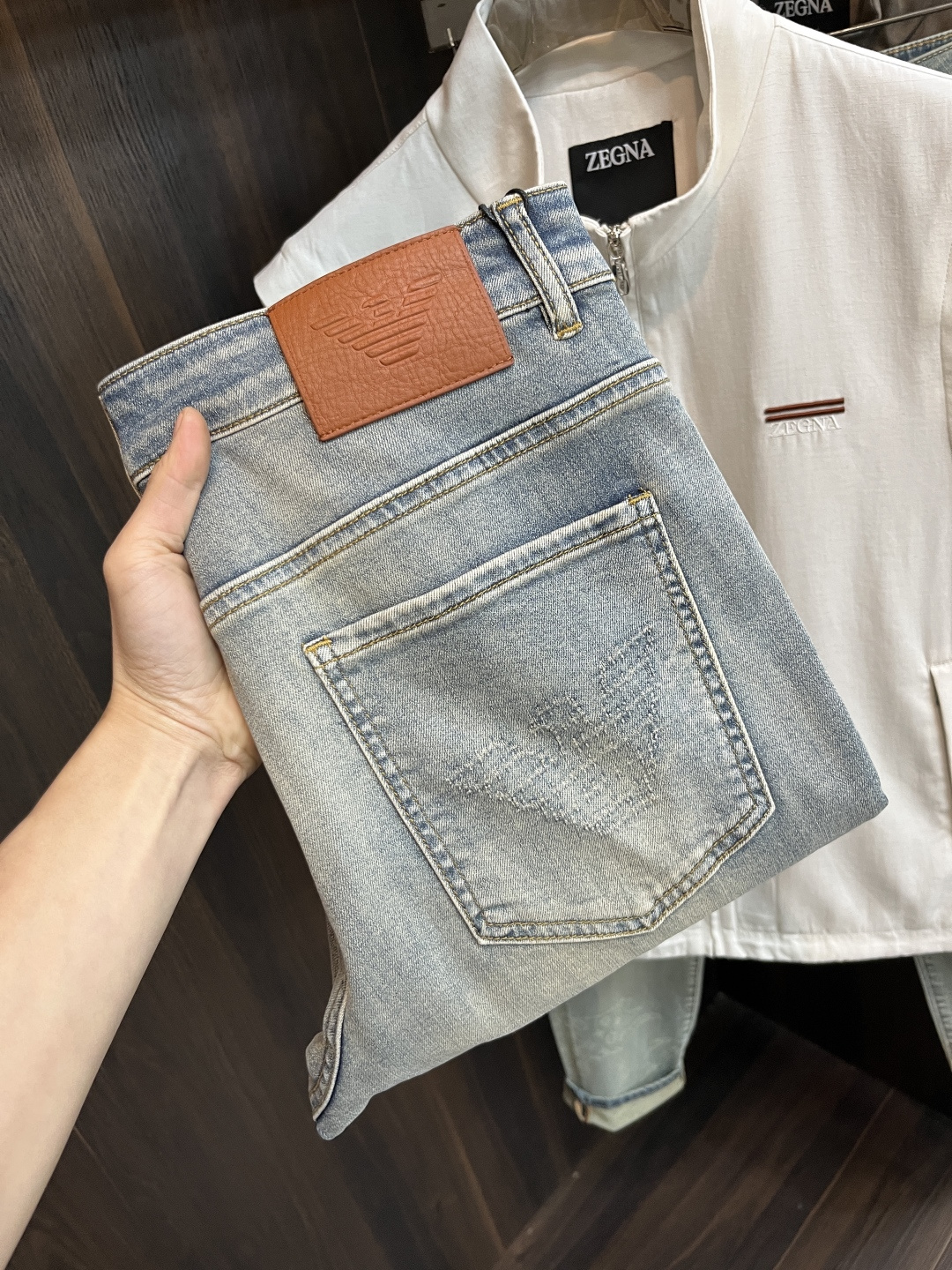 NO:746643,The main recommendation is Armani's exclusive supply of new Armani trendy men's fashionable casual jeans, high-end European original trousers, trendy fashionable casual trousers with high breathability and comfort, impeccable details, brand element design concept, reflecting high quality. Presenting casual tailoring, the upper body shape is awesome!  Code number 28-38 (no 37) H2026 new model debut,,armani,armani,jeans,19860909主推 Armani 独家专供新款阿玛尼潮男时尚休闲牛仔裤,高端欧版原单裤子,潮流时尚休闲裤子 透气舒适度高,细节无可挑剔,品牌元素设计理念,体现高品质.呈现休闲裁剪,上身版型超赞！ 码数28-38（无37） H2026新款首发,,armani,armani,jeans,,Men's clothing