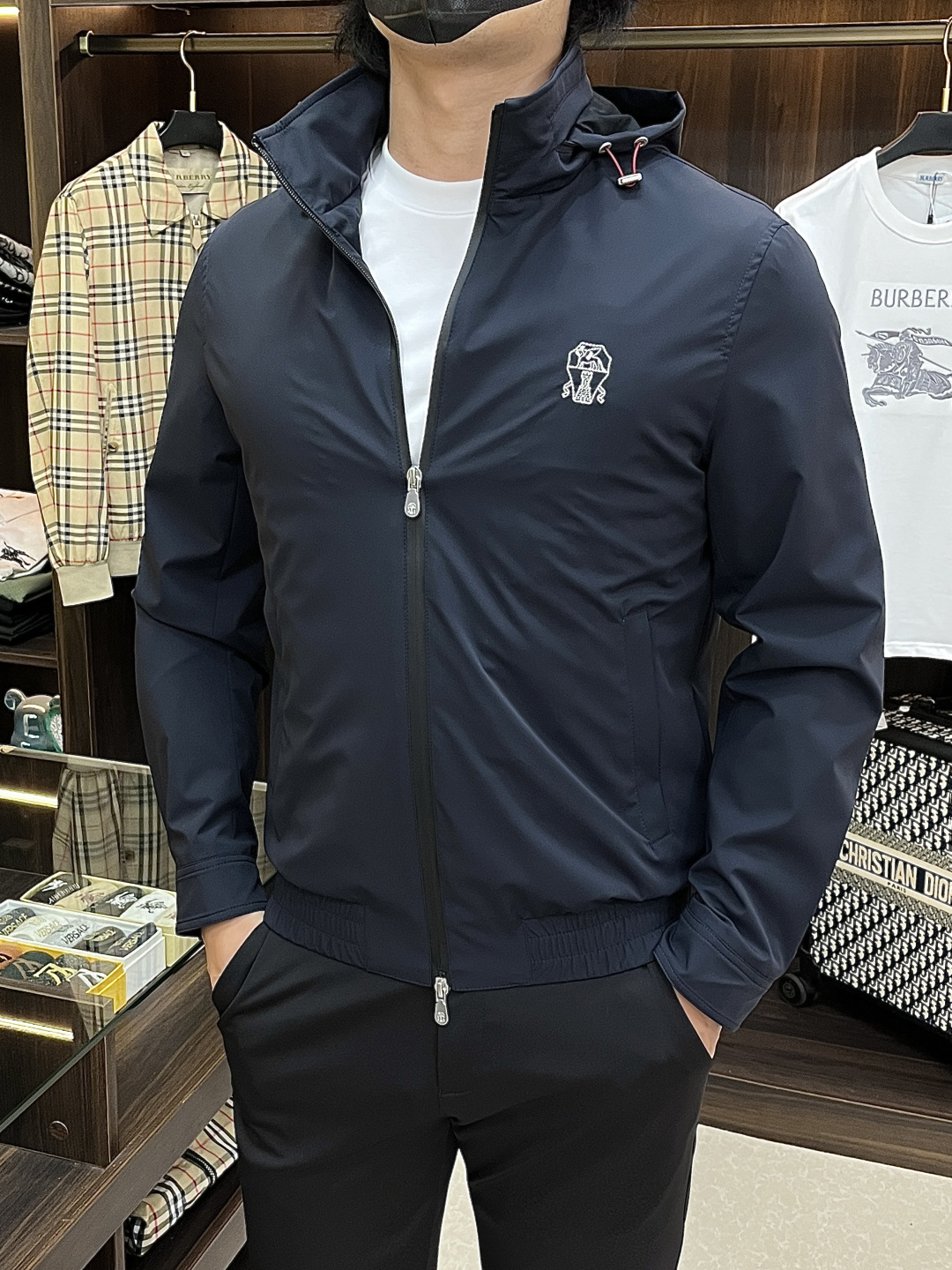 NO:746684,The main recommendation of BC 2026 spring new release is the BC hooded jacket, a popular spring jacket with a hidden hood design. It makes you feel comfortable and slim when you wear it. It is lazy and casual. It is particularly attractive when combined with clean and simple colors. It is suitable for daily wear ~ We are launching sports items decorated with vibrant prints!  Sizes M-3XL, complete with three standards, shipped next day, color black, H2026 new model first release,,jackets & coats,jackets & coats,hats,19860909主推 BC 2026春季新款发布BC连帽夹克外套,春季爆款夹克外套,隐藏帽设计,穿上就是舒适自在又显瘦的存在,慵懒而随性,结合干净简单的色系就特别耐看,适合日常穿着~倾情推出缀饰活力印花的运动单品！ 尺码M-3XL 三标齐全 隔天出货 颜色黑色 H2026新款首发,,jackets & coats,jackets & coats,hats,,Men's clothing