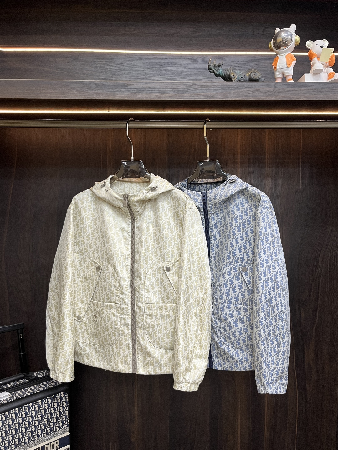 NO:761382,Mainly recommend Dior 2026ss spring new Dior hooded jacket full high-end version!  Detachable hood, high-end counter fabric accessories, high breathability and comfort, impeccable details, exquisite workmanship and complex craftsmanship, casual tailoring, awesome upper body shape, color apricot blue, code number 48-56,, dior, dior, jackets & coats, jackets & coats, hats,19860909主推 Dior 2026ss春季新款迪奥连帽夹克外套全高端版本！帽可拆,高定专柜面料辅料,透气舒适度高,细节无可挑剔,做工考究工艺复杂,呈现休闲裁剪,上身版型超赞 颜色杏色 蓝色 码数48-56,,dior,dior,jackets & coats,jackets & coats,hats,,Men's clothing