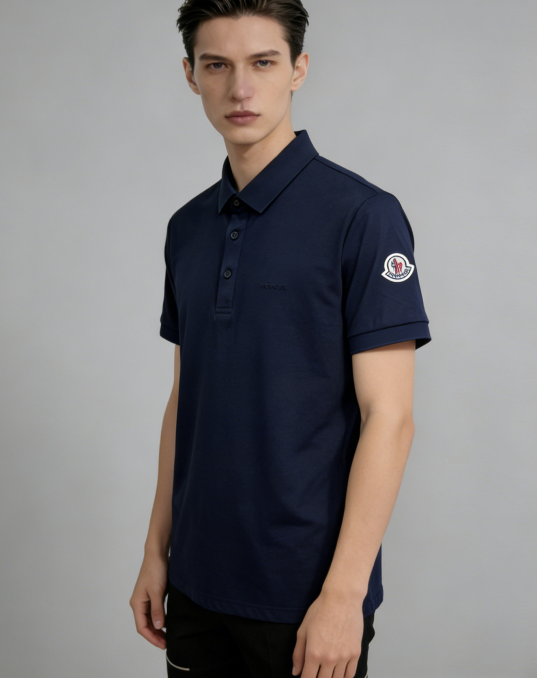 NO:774533,Mainly recommended Moncler muzzle spring new short-sleeved pure cotton lapel short-sleeved T-shirt, pure cotton T-shirt, the upper body effect is great, leisure and vacation boutique!  Light luxury style, simple and elegant!  Size M-3XL H2026 new model debut,,Moncler,T-shirt,tees,t-shirt,19860909主推 Moncler 蒙口 春季新款短袖纯棉翻领短袖T恤,纯棉T恤、上身效果非常棒,休闲度假精品！轻奢风格简约大气！ 尺码M-3XL H2026新款首发,,Moncler,T-shirt,tees，t-shirt,,Men's clothing