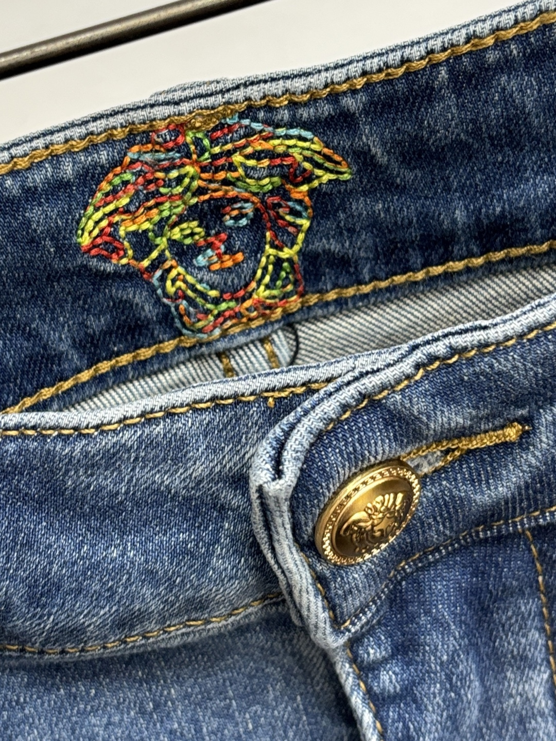 主推🌹 Versace 独家专供新款🌾🌾范思哲潮男时尚休闲牛仔裤，高端欧版原单裤子，潮流时尚休闲裤子 透